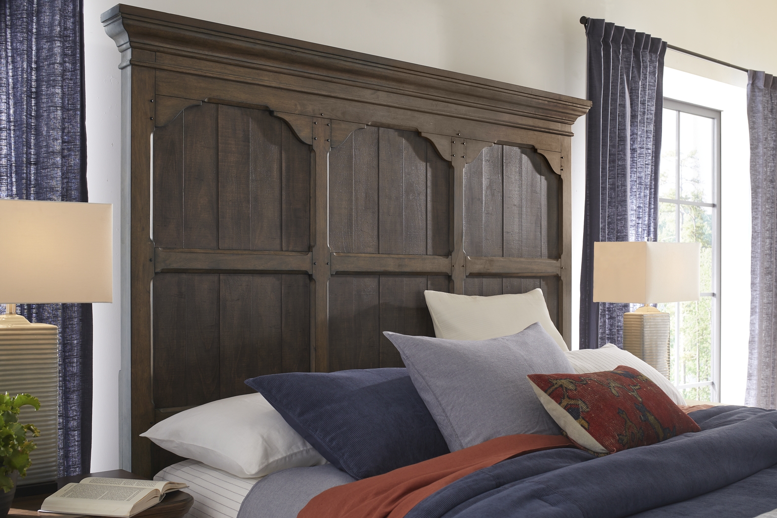 Chandler Hills Brown 5 Pc King Storage Bedroom - Thumbnail - Image 4