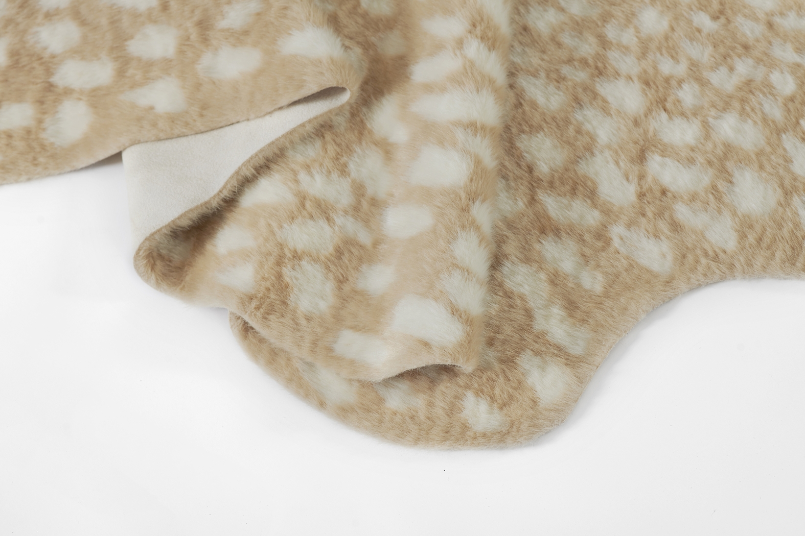 Chazin Beige 5'3 x 7'10 Rug - Thumbnail - Image 7