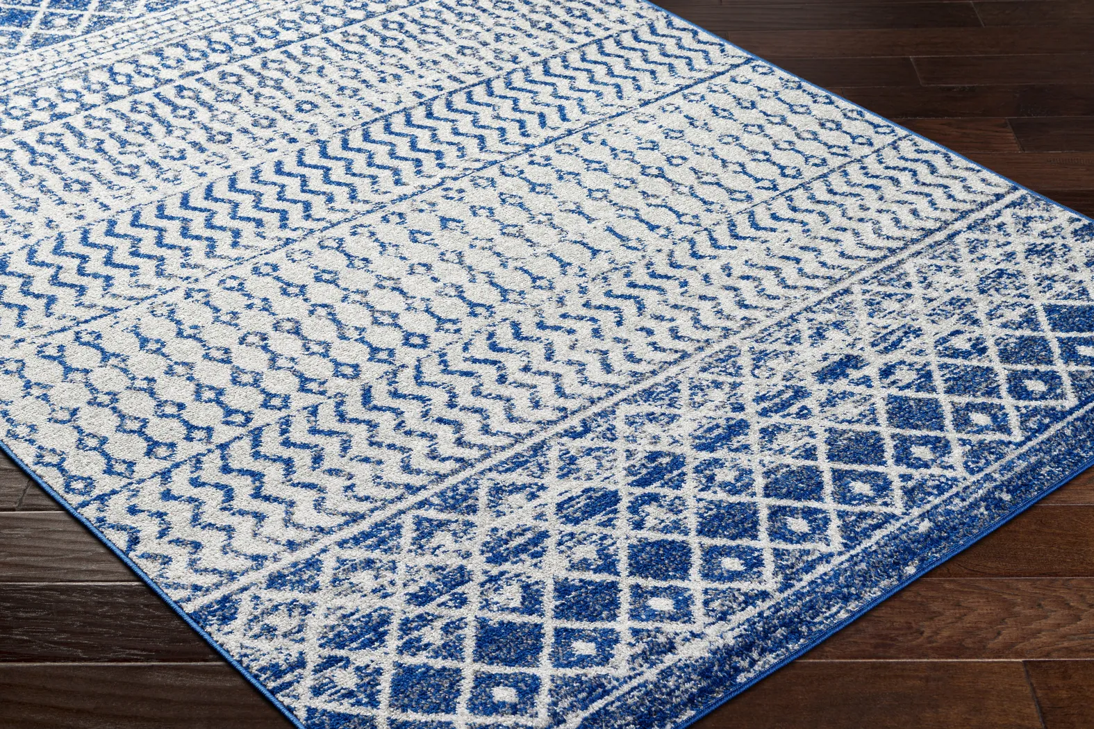 Chelsina I Blue 5'3 x 7'6 Rug - Thumbnail - Image 3