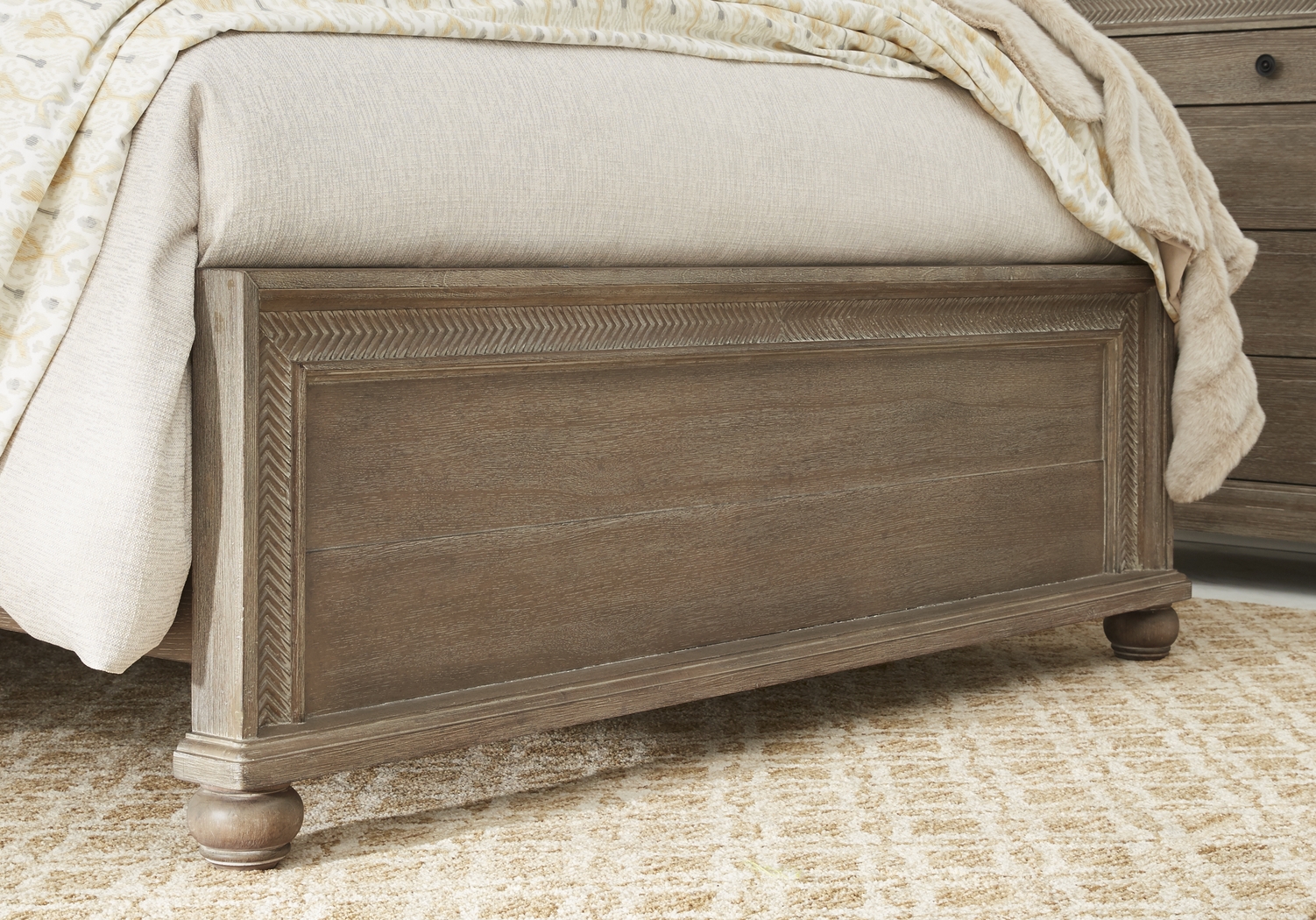 Cindy Crawford Home Abbington Gray 3 Pc Queen Panel Bed - Thumbnail - Image 4