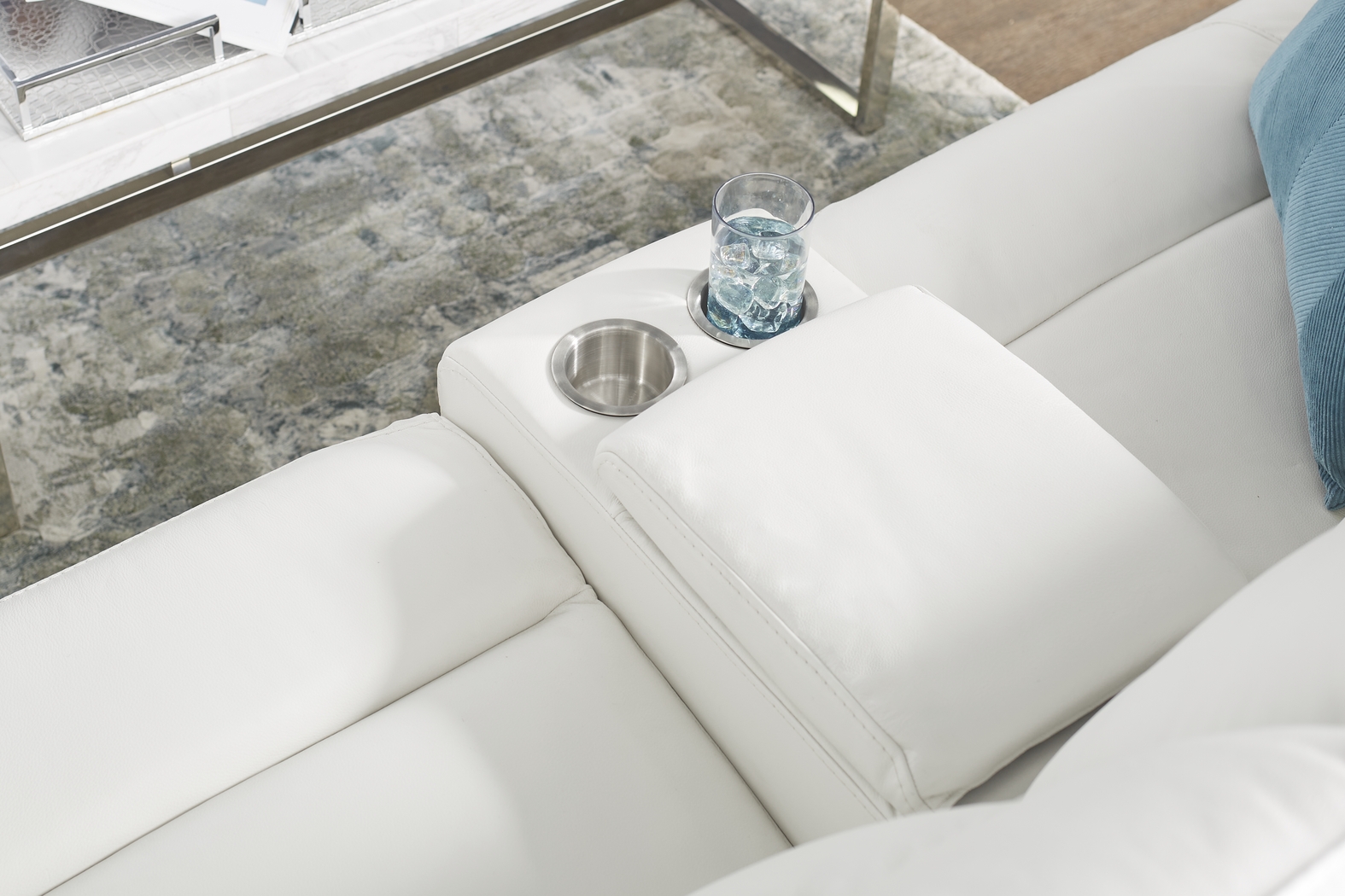 Bernsley White Leather Dual Power Reclining Loveseat - Thumbnail - Image 3