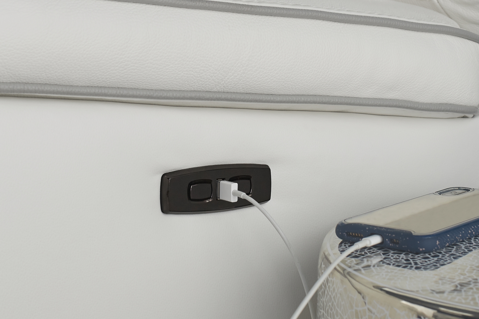 Cindy Crawford Home Bernsley White Leather Dual Power Reclining Sofa - Thumbnail - Image 4