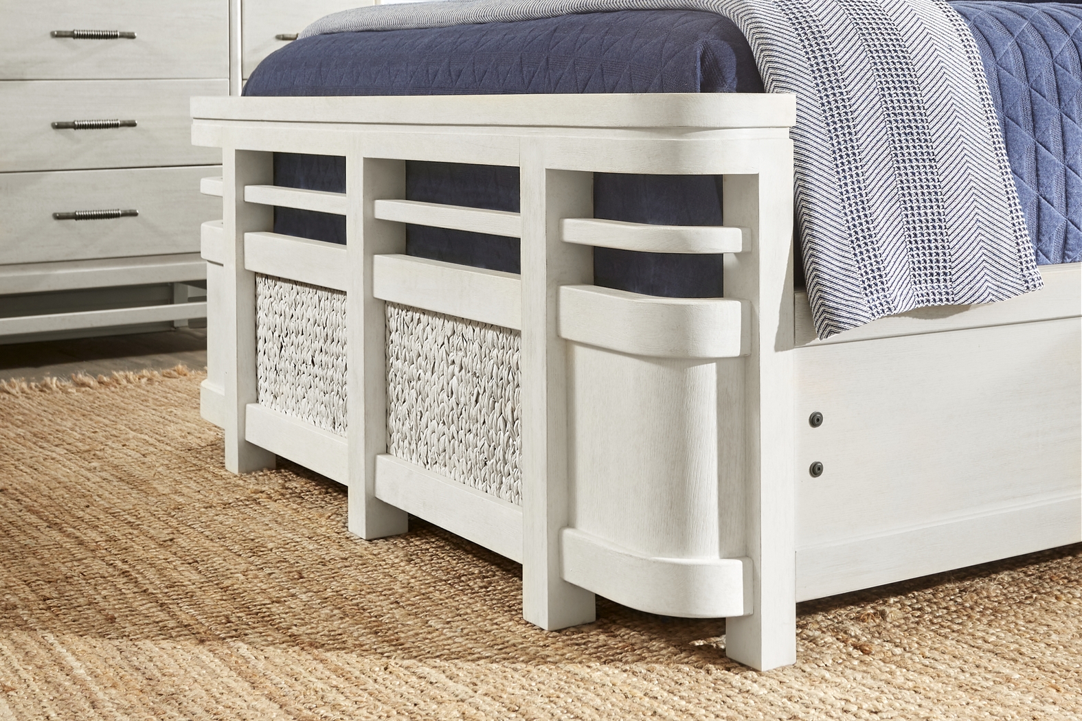 Golden Isles White 3 Pc Queen Panel Bed - Thumbnail - Image 3