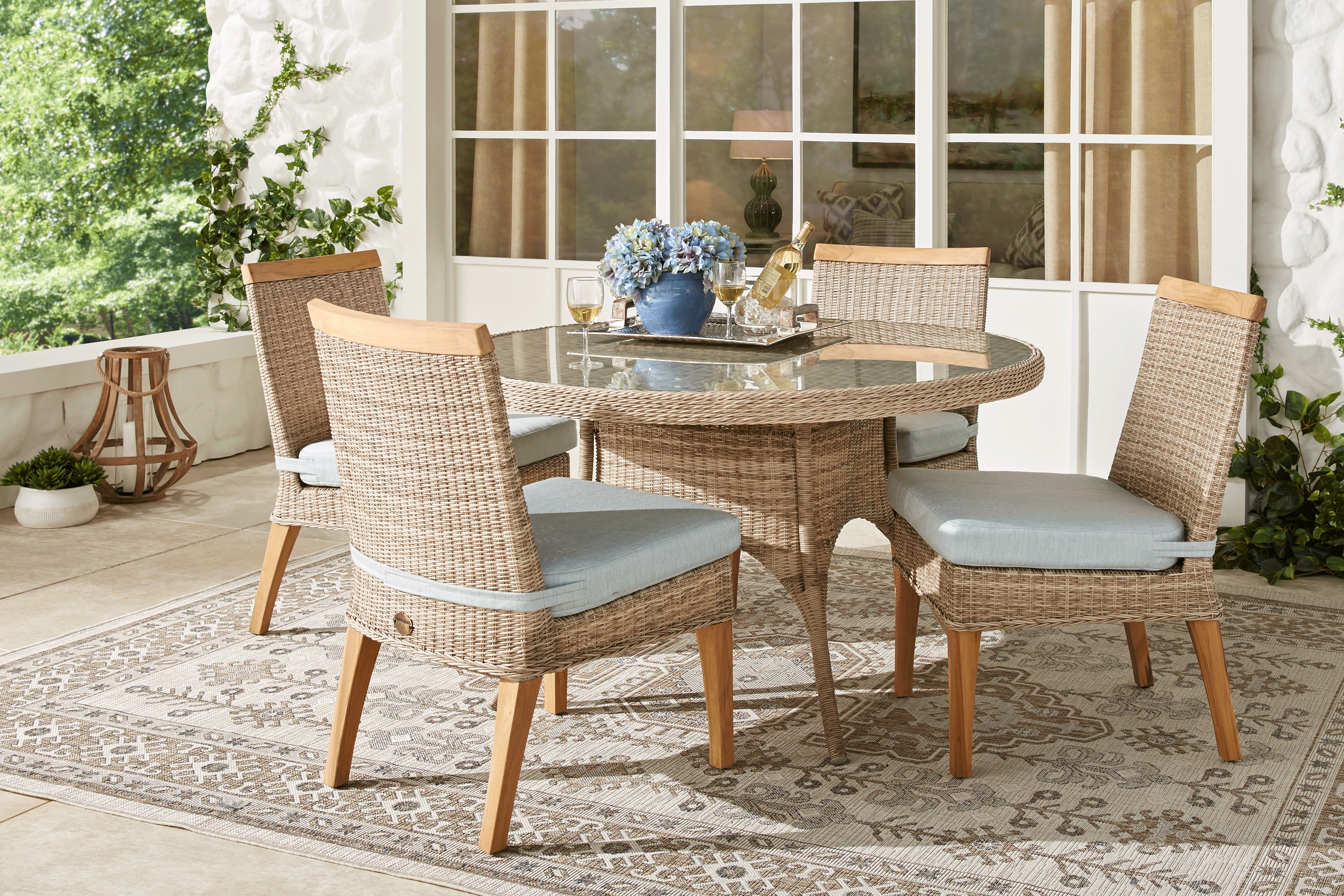 Hamptons Cove Gray 5 Pc Round Outdoor Dining Set with Mist Cushions - Thumbnail - Image 1