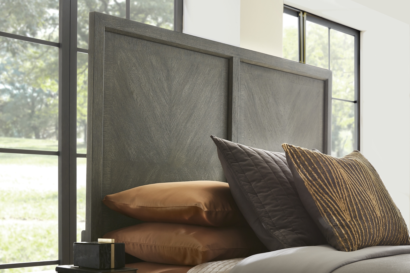 Cindy Crawford Home Kailey Park Charcoal 5 Pc Queen Panel Bedroom - Thumbnail - Image 3