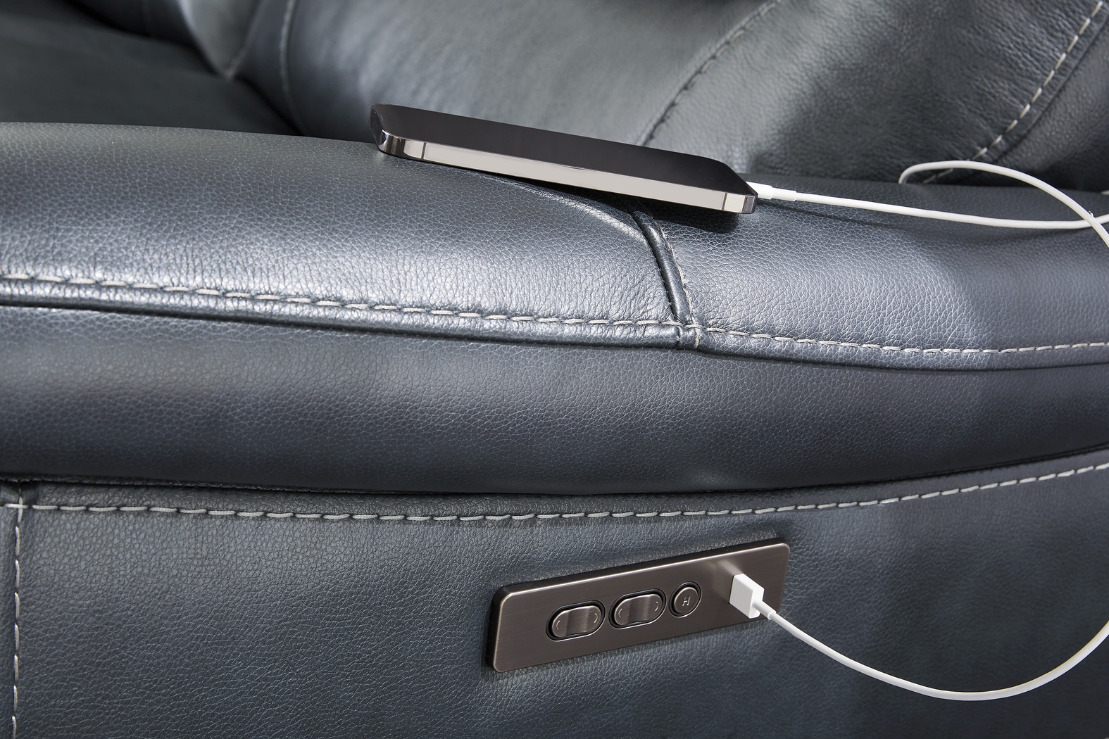 Regis Park Midnight Leather 9 Pc Dual Power Reclining Sectional Living Room - Thumbnail - Image 10