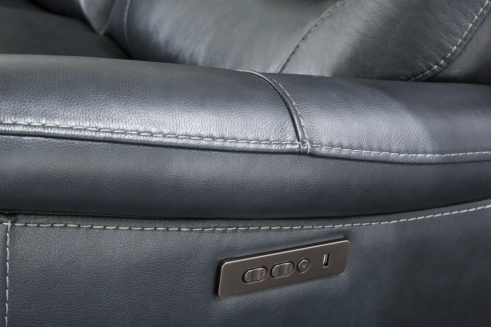 Regis Park Midnight Leather 7 Pc Dual Power Reclining Sectional - Image 9