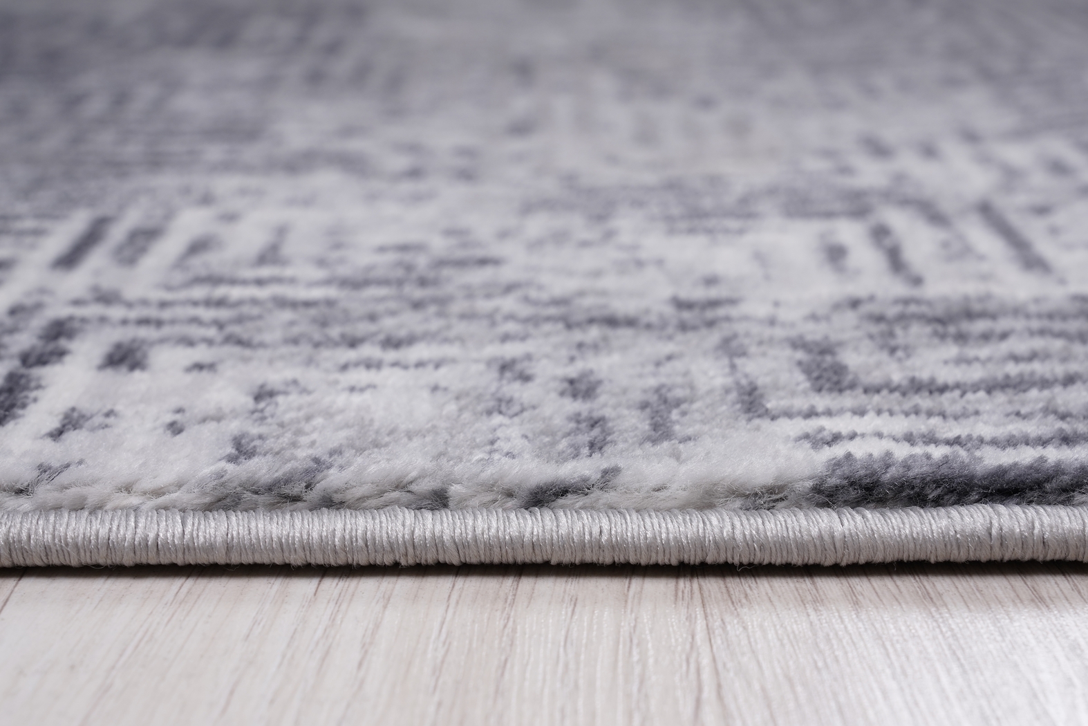 Closeburn Gray 5'3 x 7'6 Rug - Thumbnail - Image 3