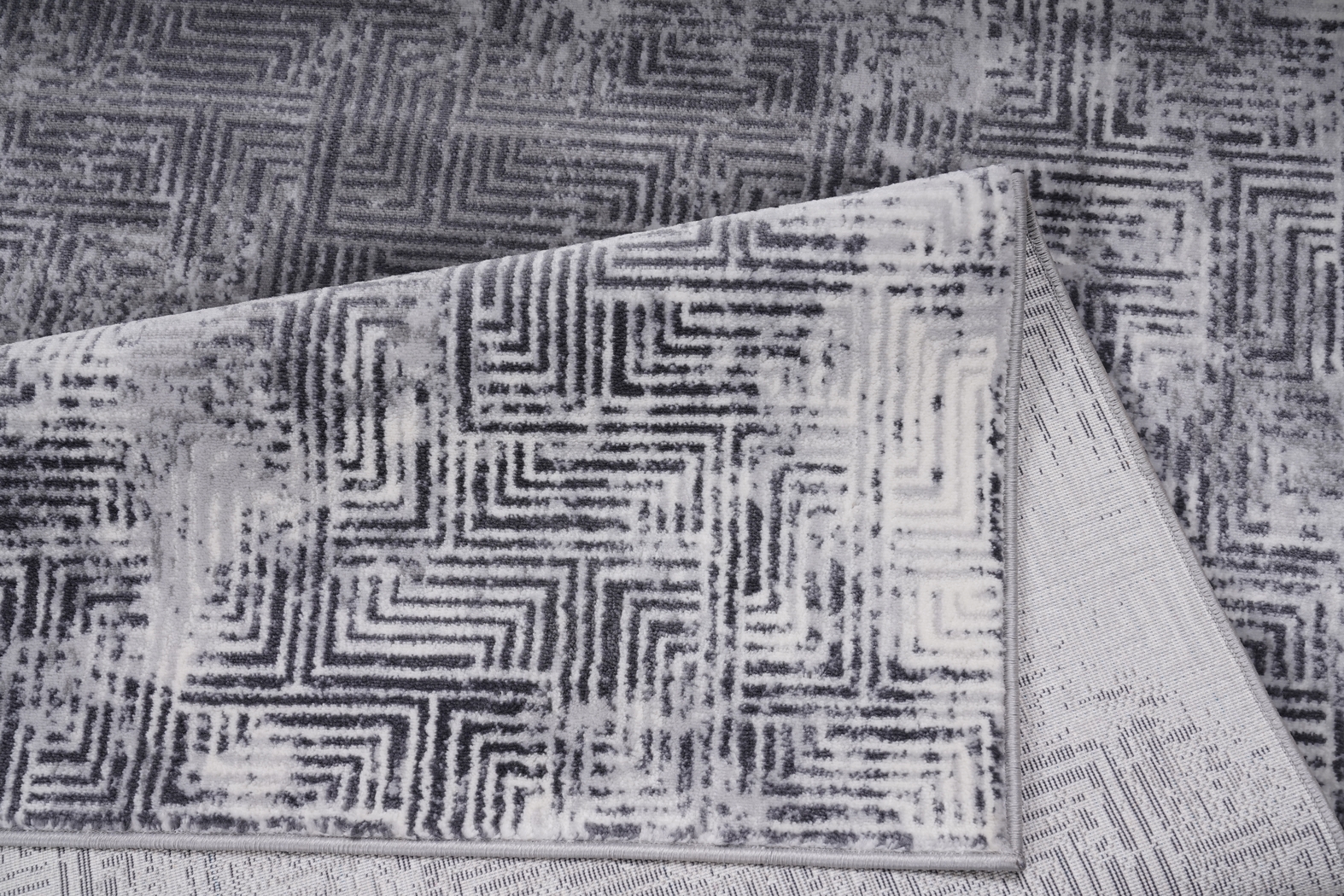 Closeburn Gray 5'3 x 7'6 Rug - Thumbnail - Image 5