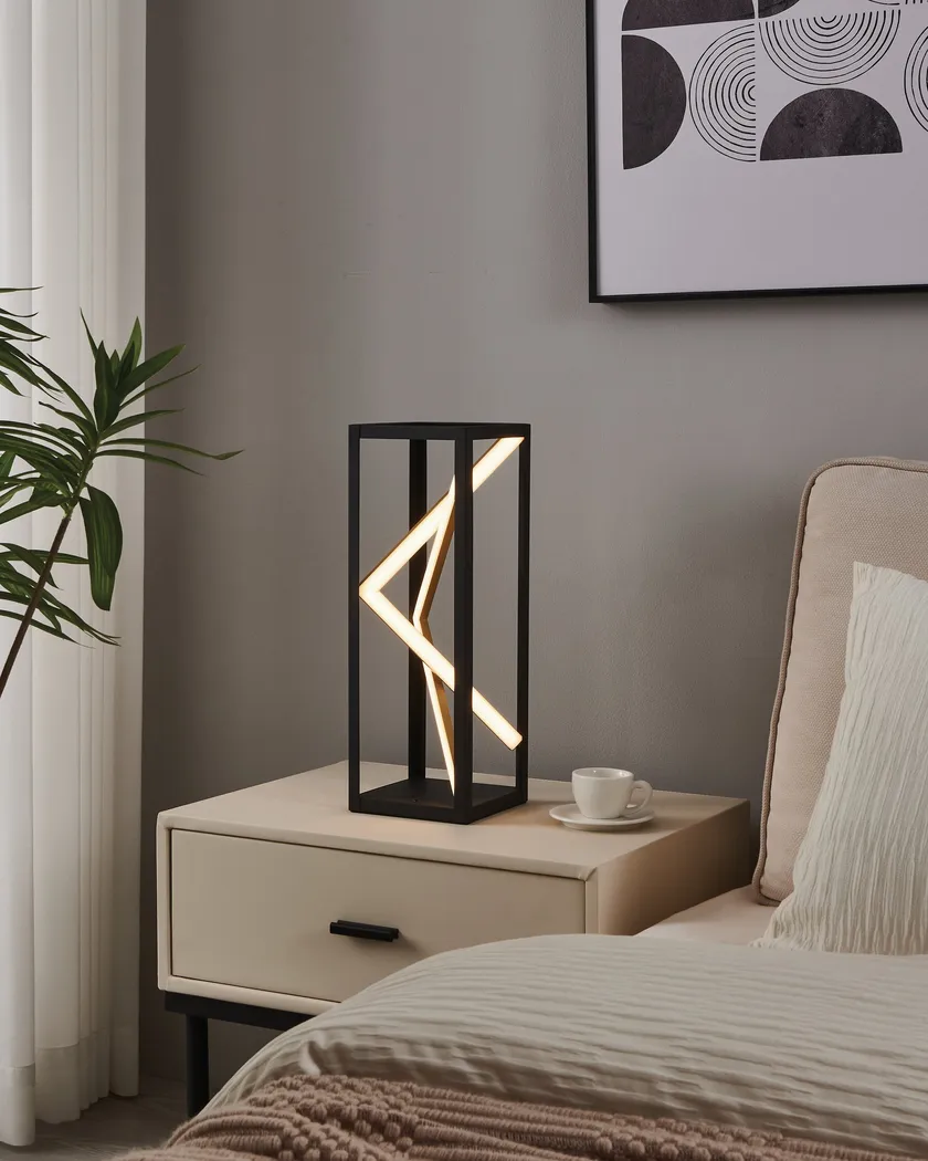 Cochrane Edge Black Lamp - Thumbnail - Image 3