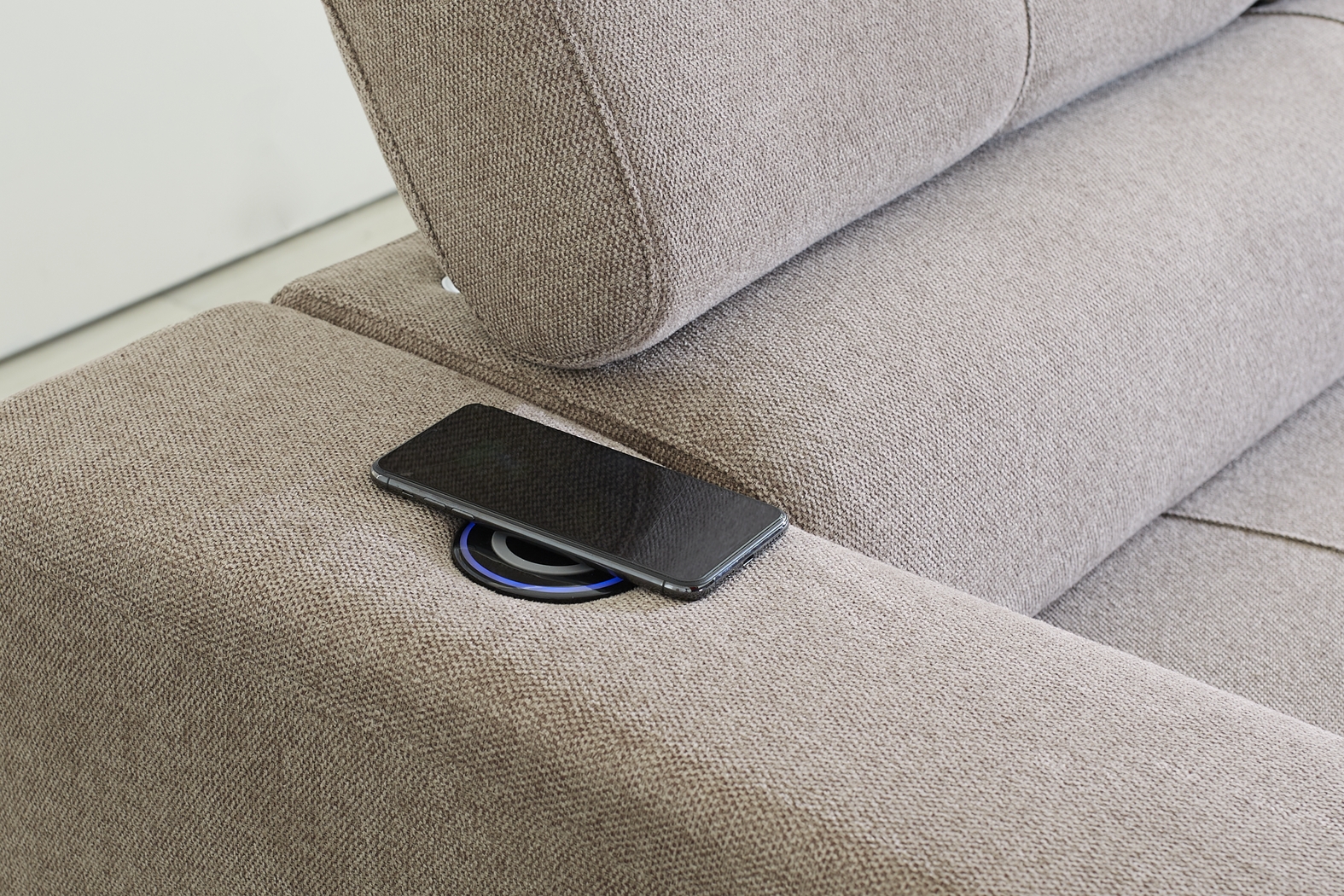 Coleford Brown 4 Pc Sleeper Sectional Living Room - Thumbnail - Image 9