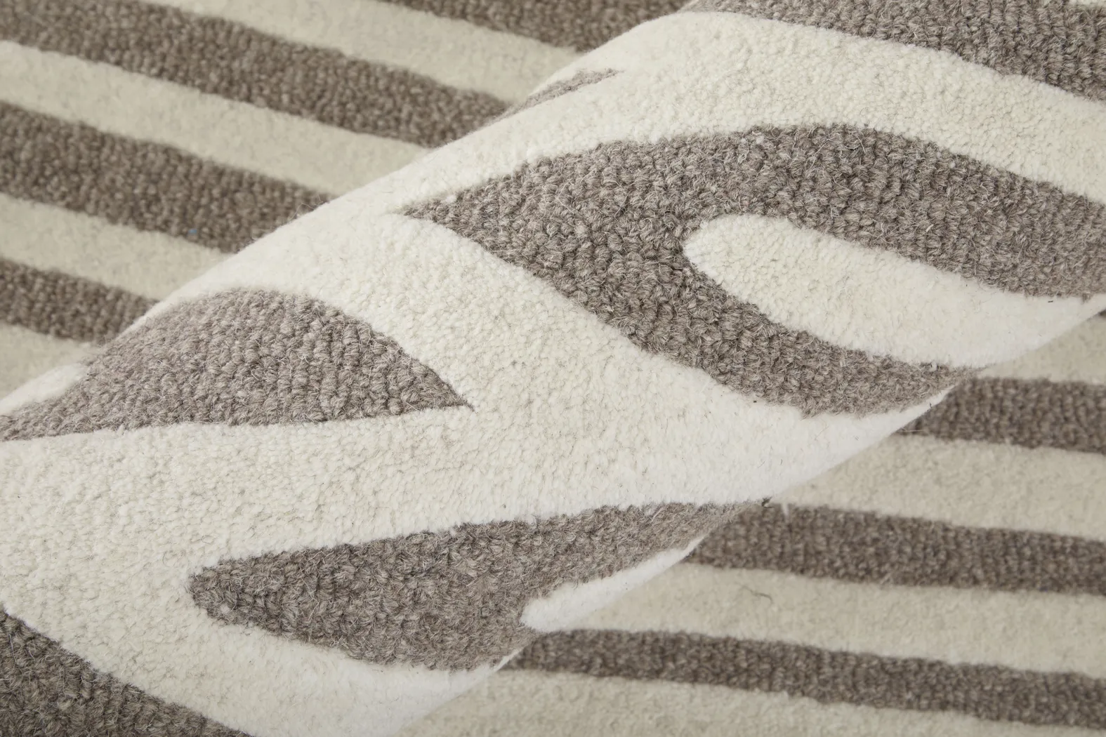 Colemin Taupe 8' x 10' Rug - Image 4