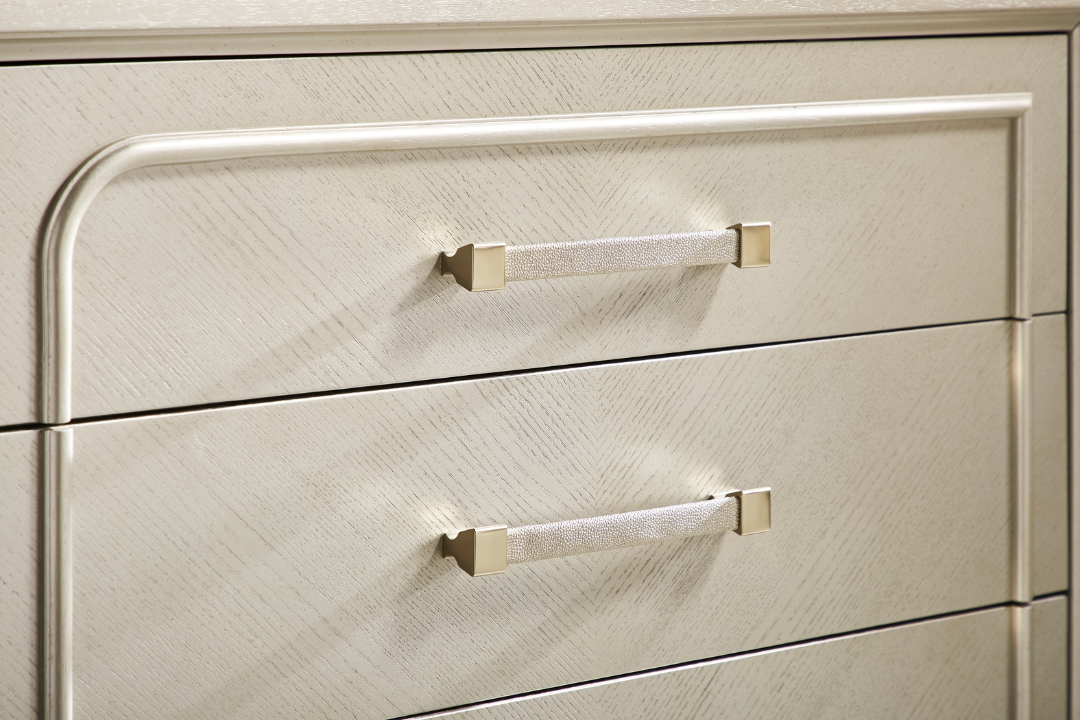 Colette Silver 7 Pc Queen Upholstered Bedroom - Thumbnail - Image 4