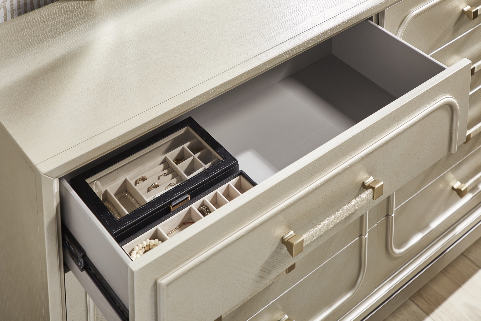 Colette Silver 7 Pc Queen Upholstered Bedroom - Thumbnail - Image 6