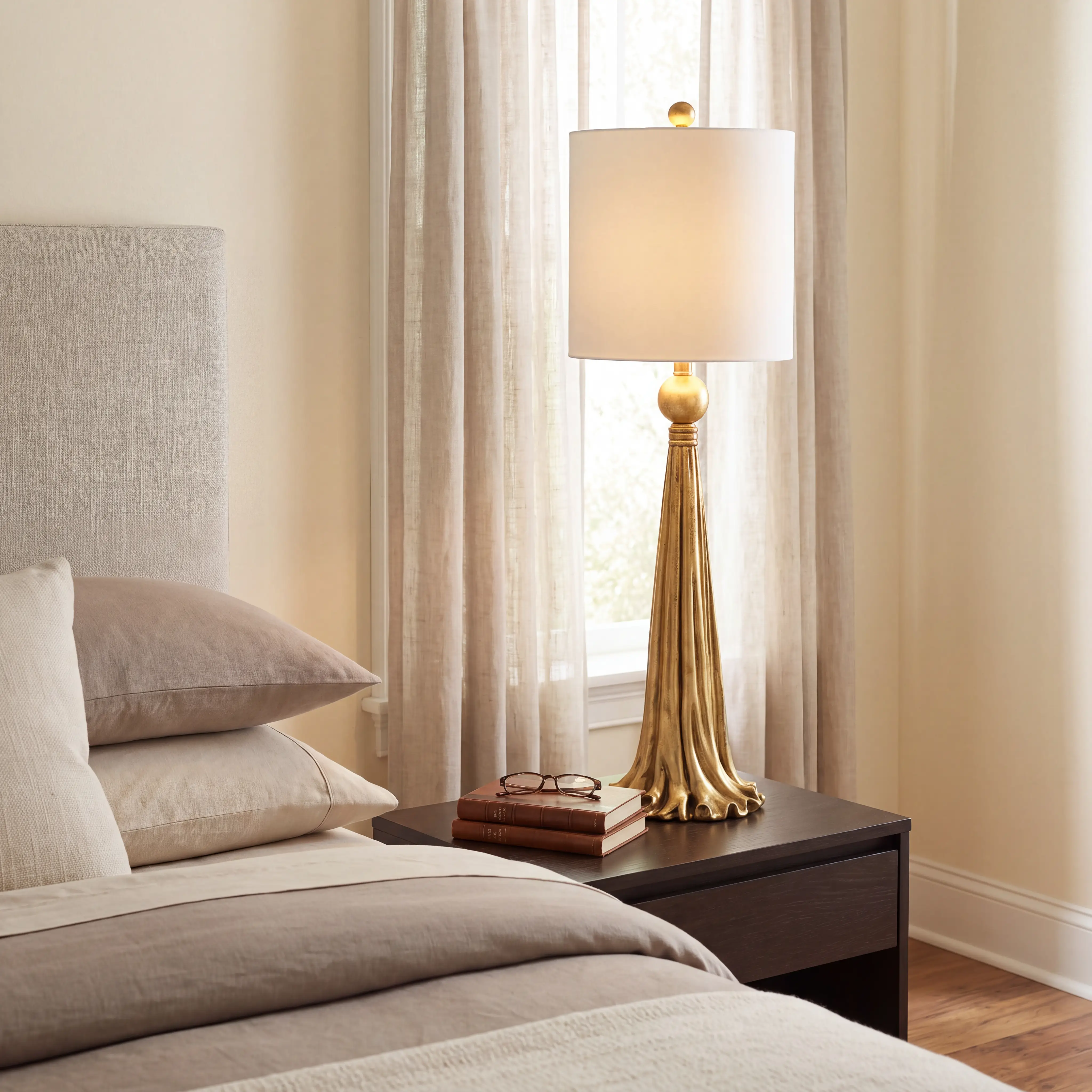 Collingwood Gold Lamp - Thumbnail - Image 3