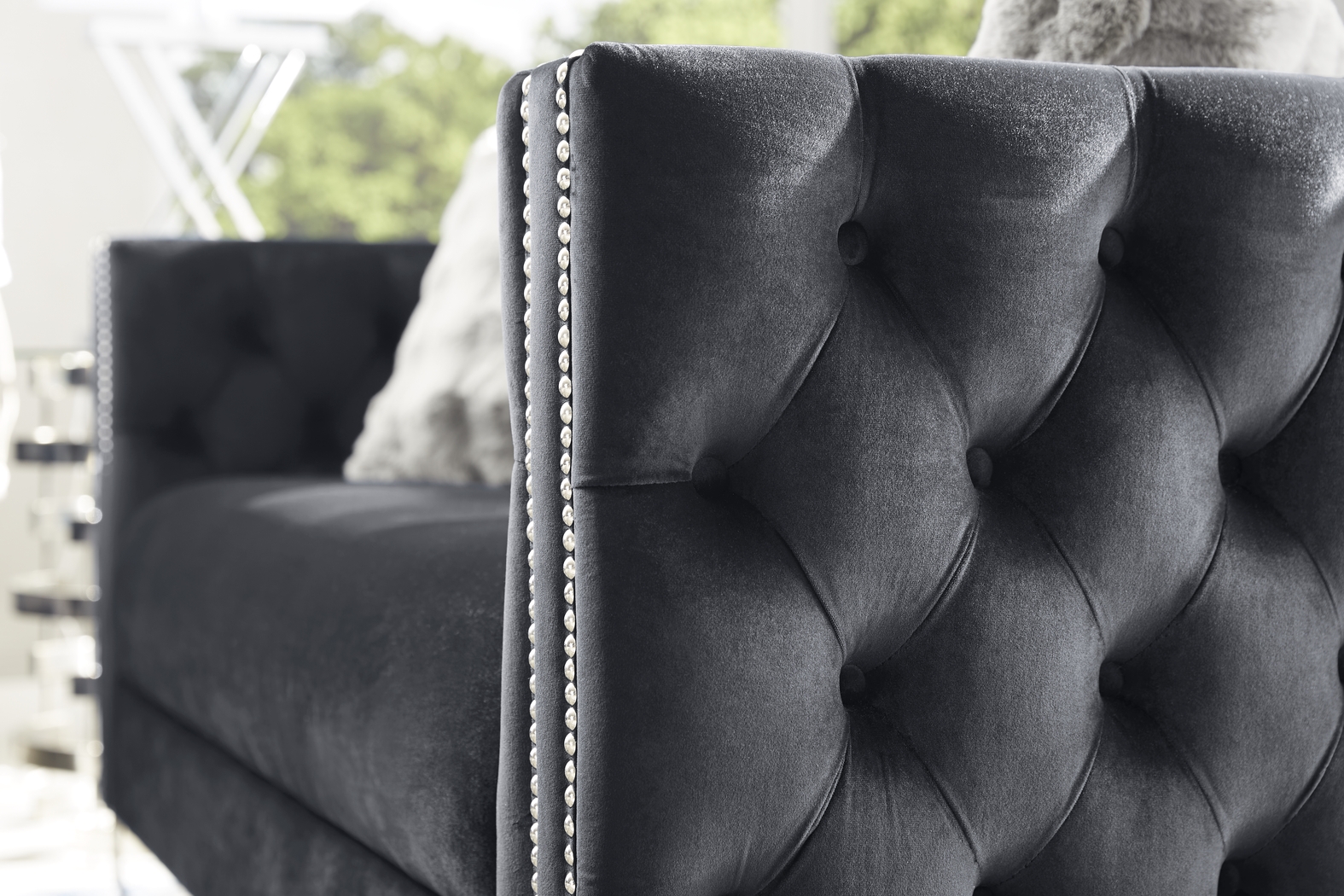 Corrella Black Loveseat - Thumbnail - Image 3