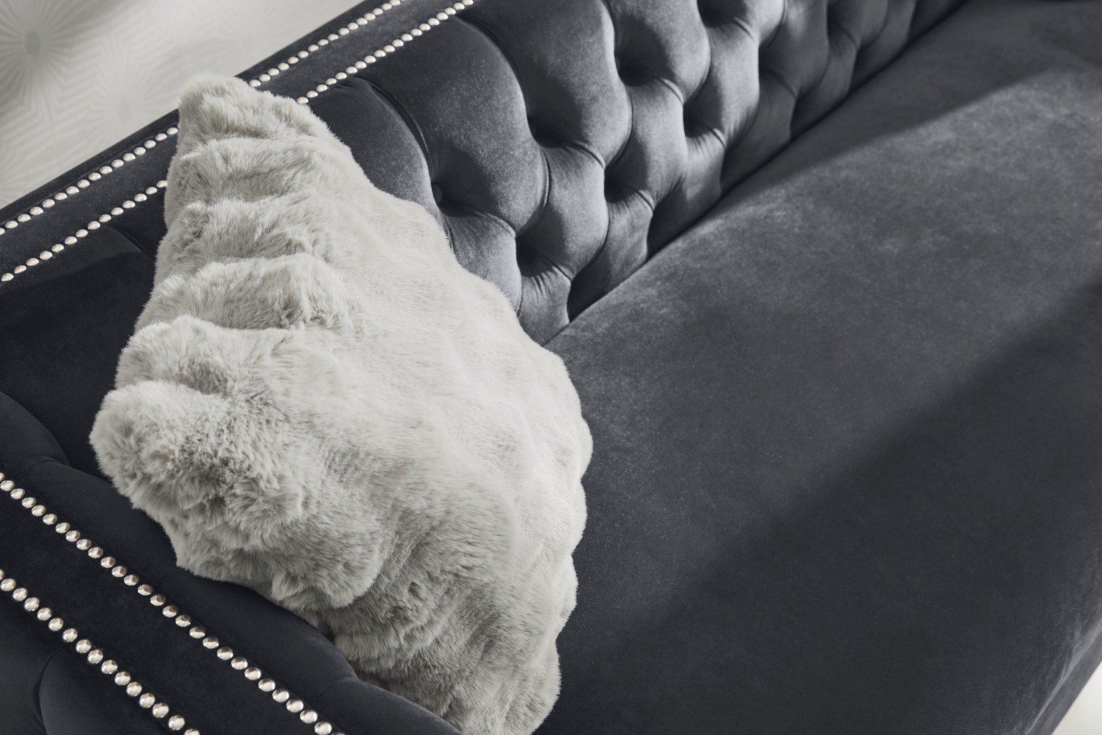 Corrella Black 7 Pc Living Room - Thumbnail - Image 5