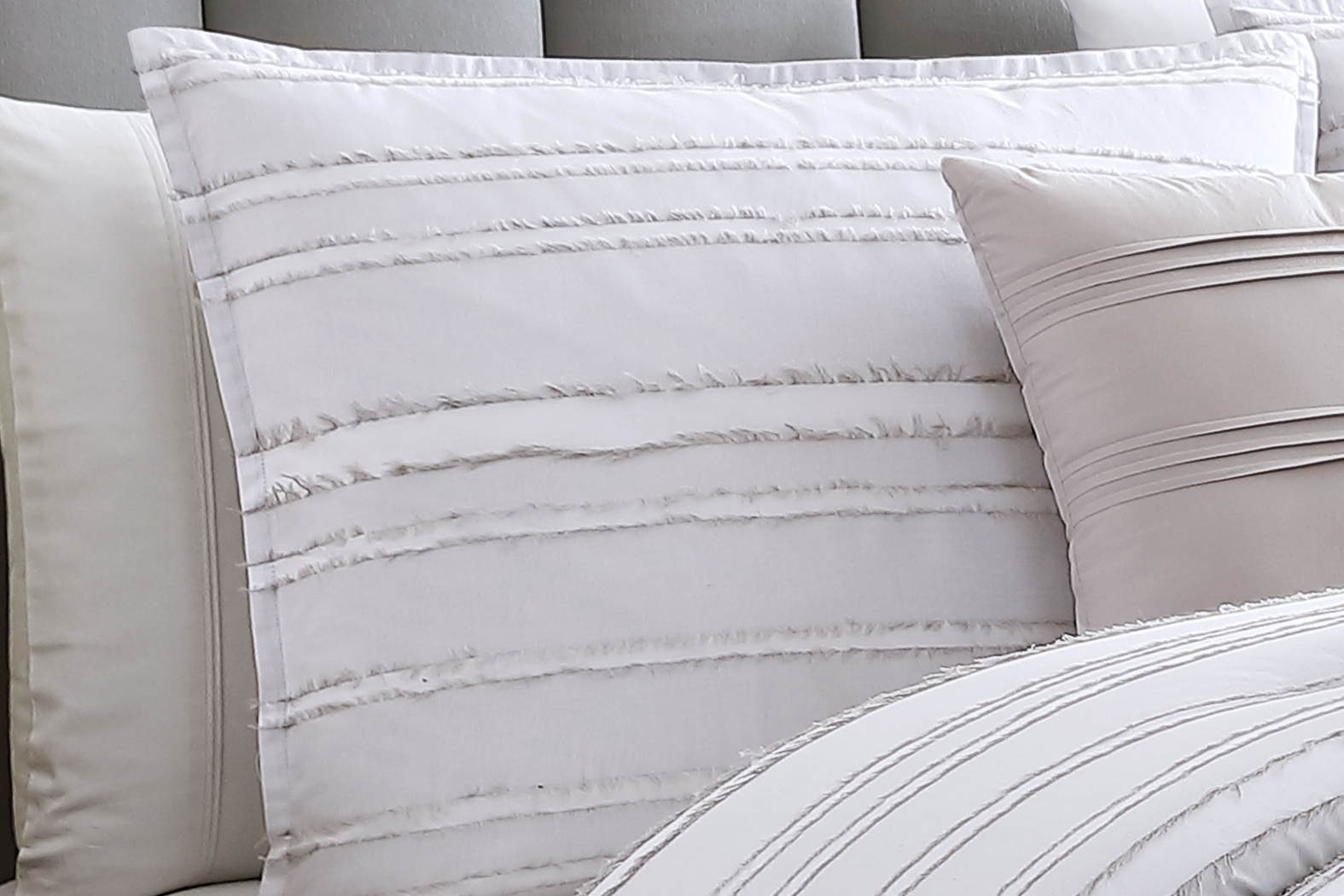 Cosgrave White Gray 6 Pc Queen Comforter Set - Thumbnail - Image 4