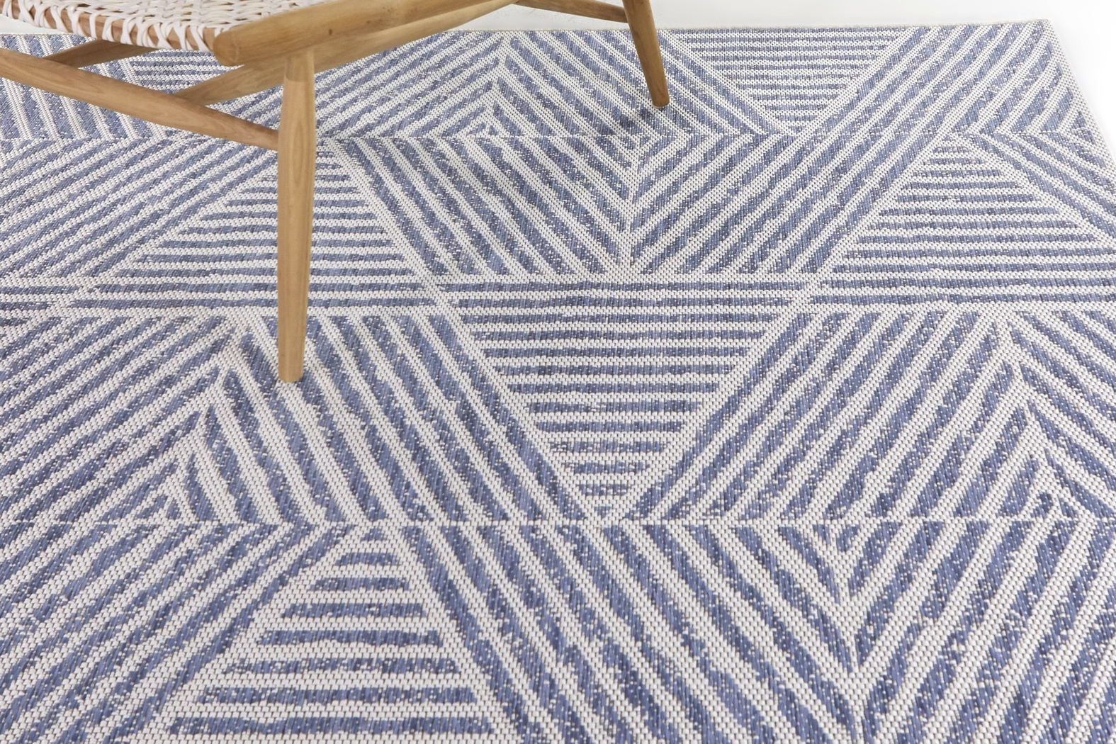 Cosgrove Chambray 5'3 x 7' Indoor/Outdoor Rug - Thumbnail - Image 2