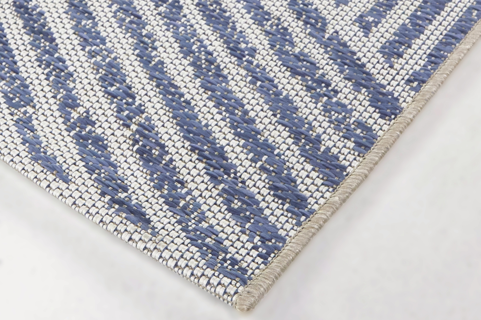 Cosgrove Chambray 5'3 x 7' Indoor/Outdoor Rug - Thumbnail - Image 3