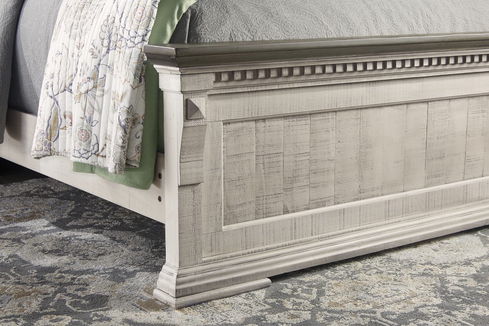 Crestwell Manor White 7 Pc Queen Bedroom - Thumbnail - Image 5