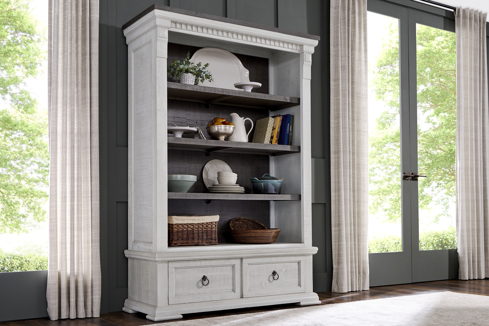 Crestwell Manor White China Cabinet - Thumbnail - Image 2