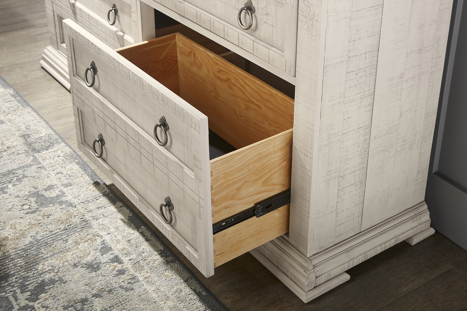 Crestwell Manor White 8 Pc King Bedroom - Thumbnail - Image 10