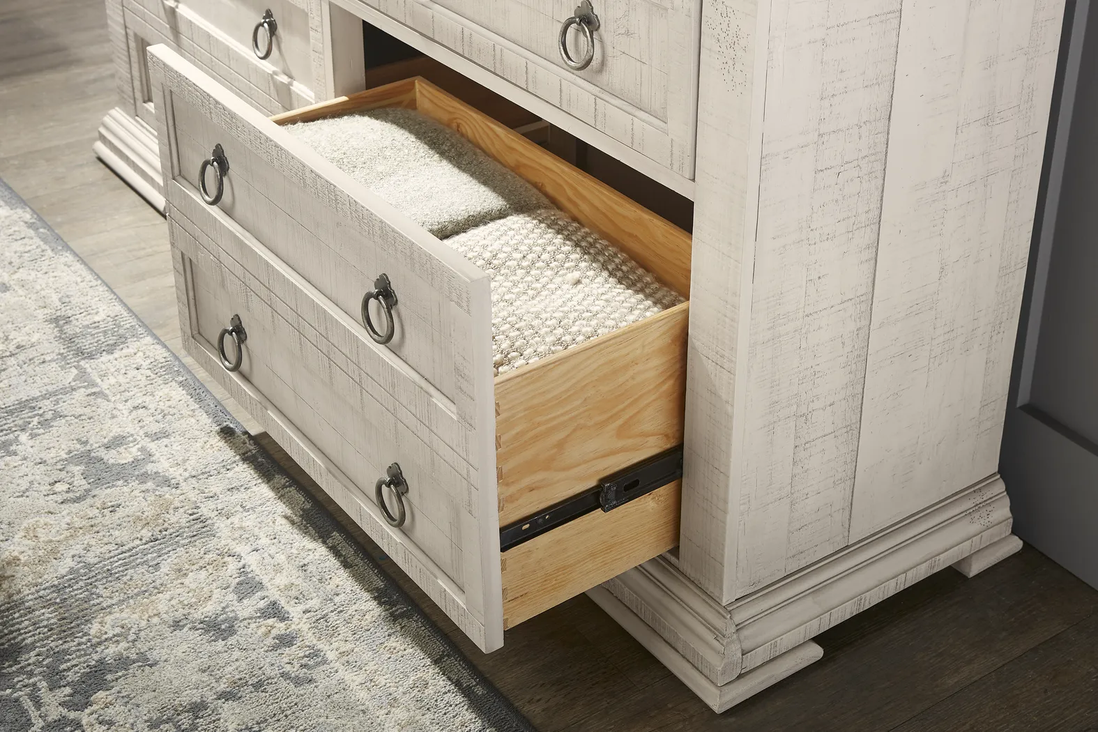 Crestwell Manor White 5 Pc Queen Upholstered Bedroom - Thumbnail - Image 9