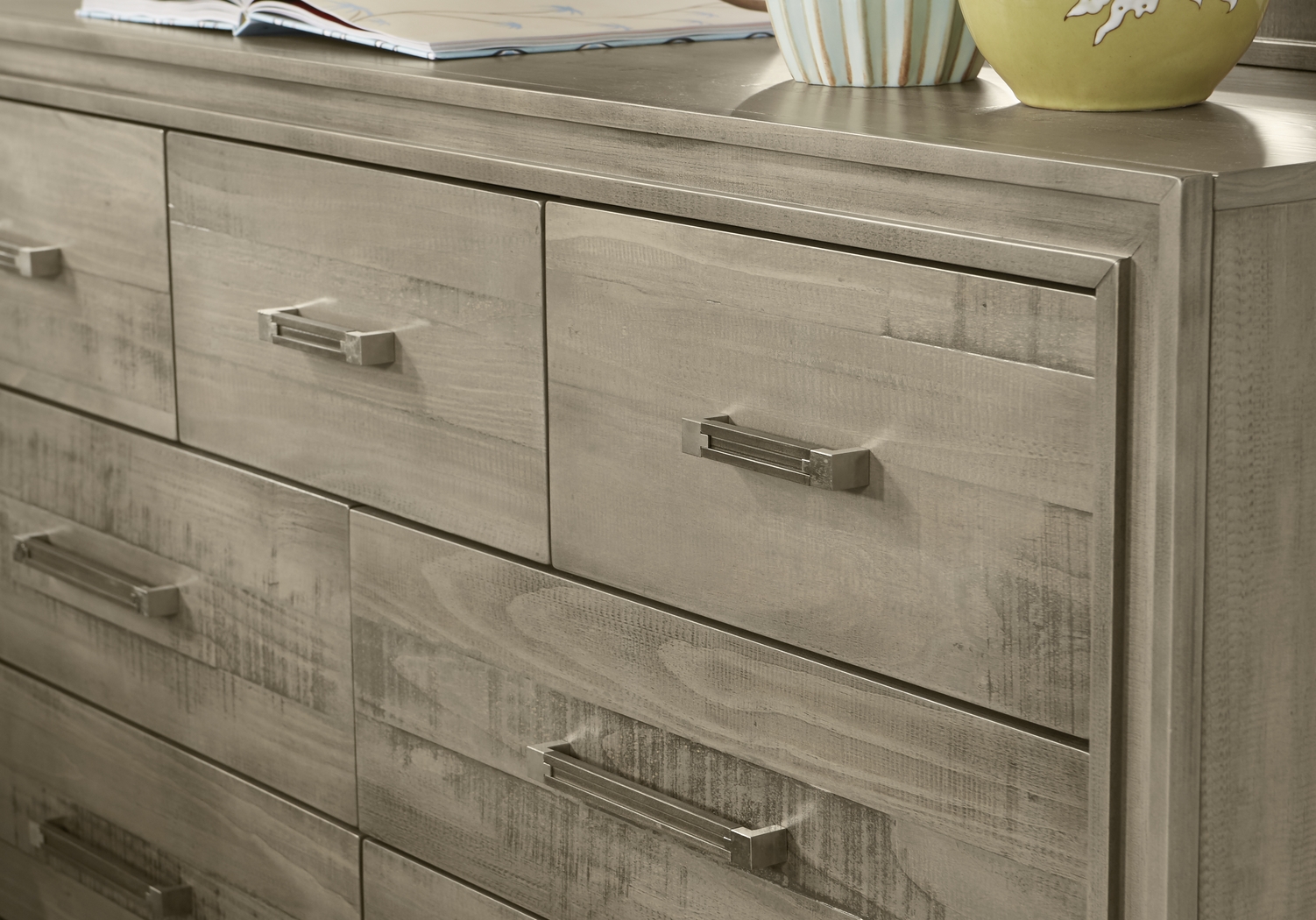 Crestwood Creek Gray Dresser - Thumbnail - Image 3