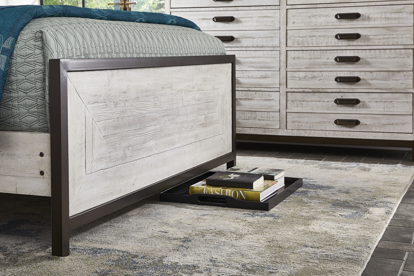 Crossgate White 5 Pc Queen Panel Bedroom - Thumbnail - Image 4