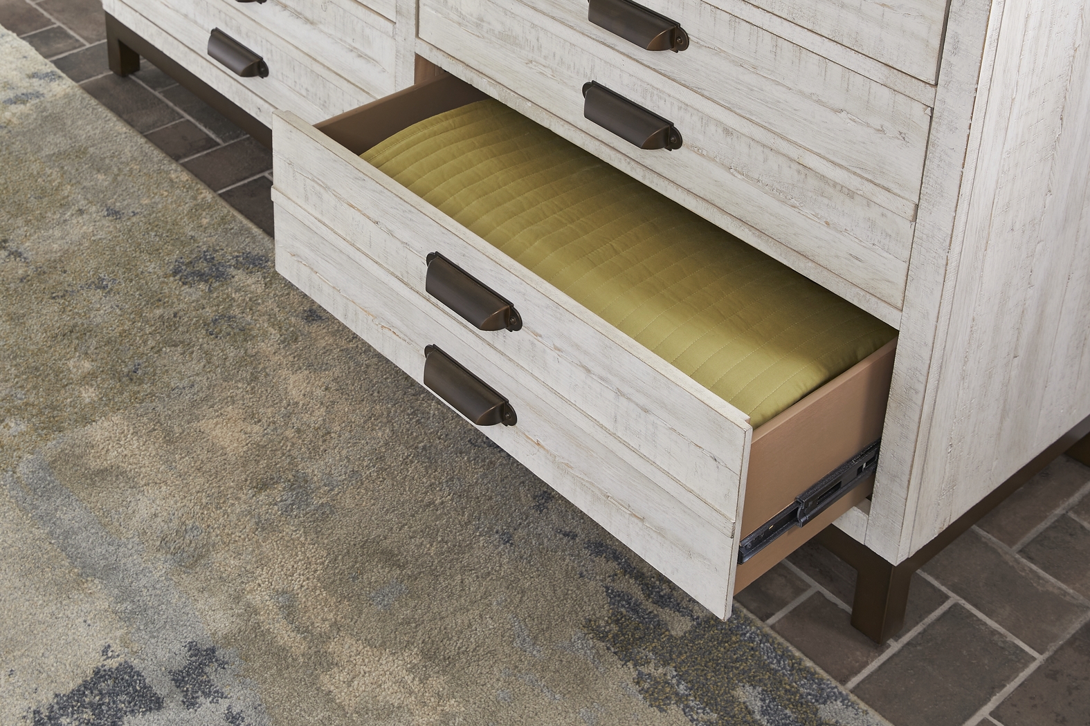 Crossgate White 5 Pc Queen Panel Bedroom - Thumbnail - Image 8