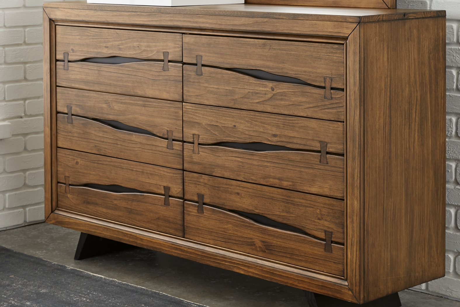 Dana Point Brown 7 Pc King Panel Bedroom - Thumbnail - Image 8