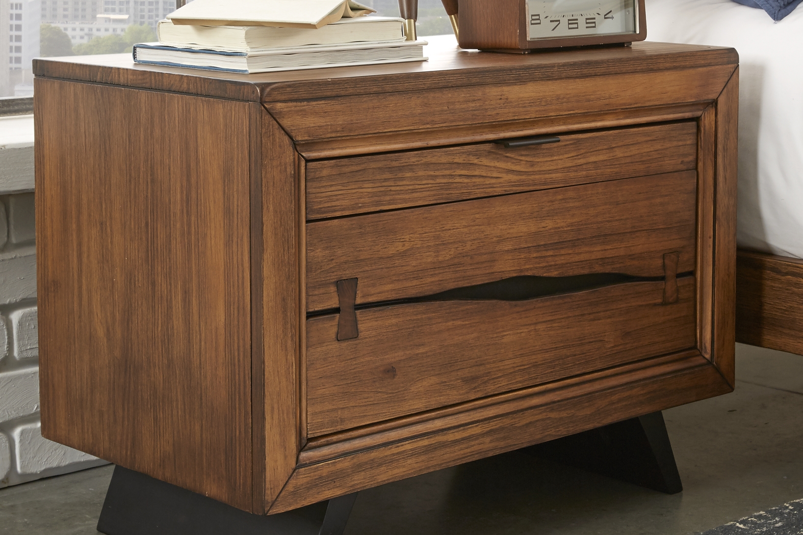 Dana Point Brown 5 Pc Queen Panel Bedroom - Thumbnail - Image 8