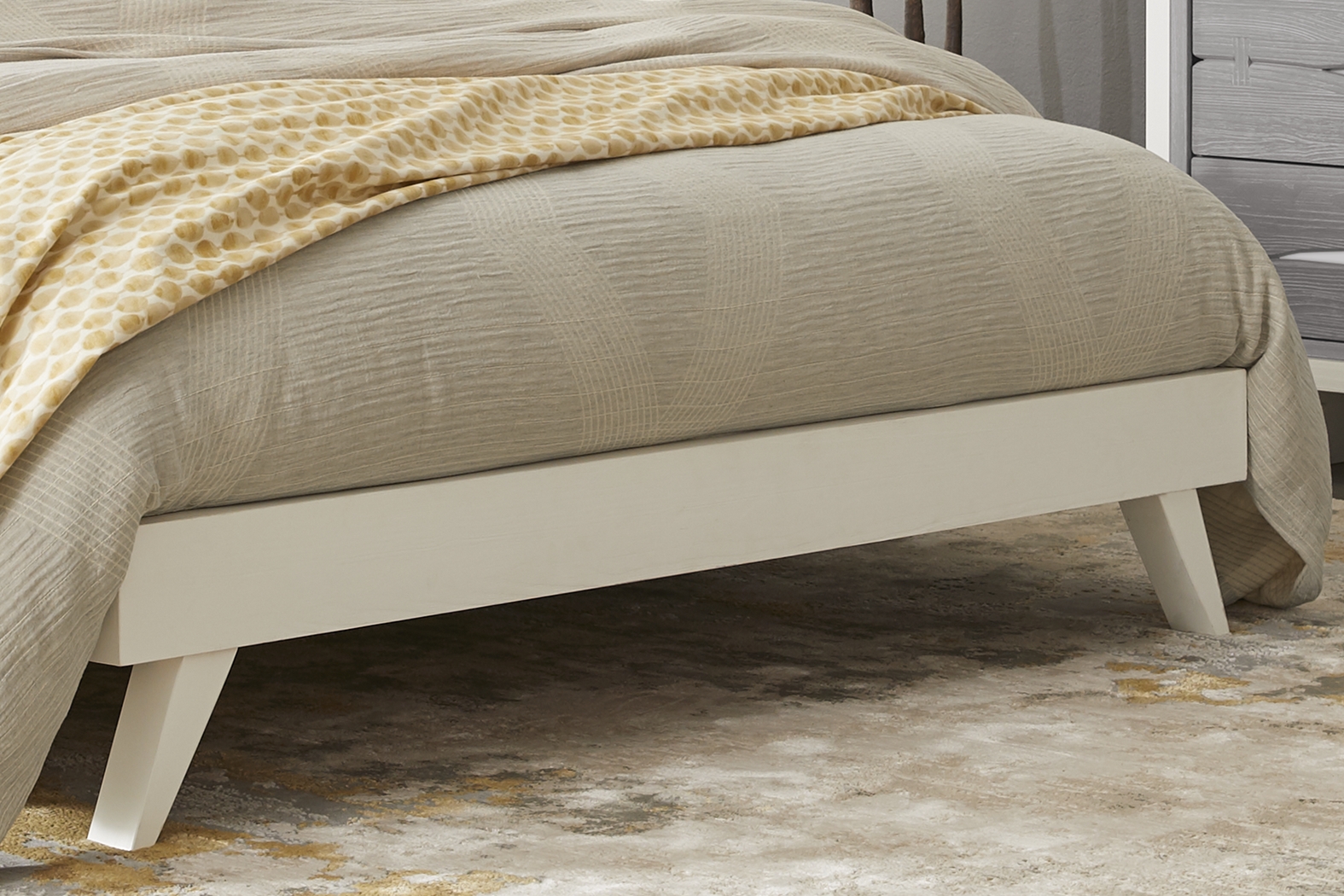 Dana Point White 3 Pc King Panel Bed - Thumbnail - Image 3