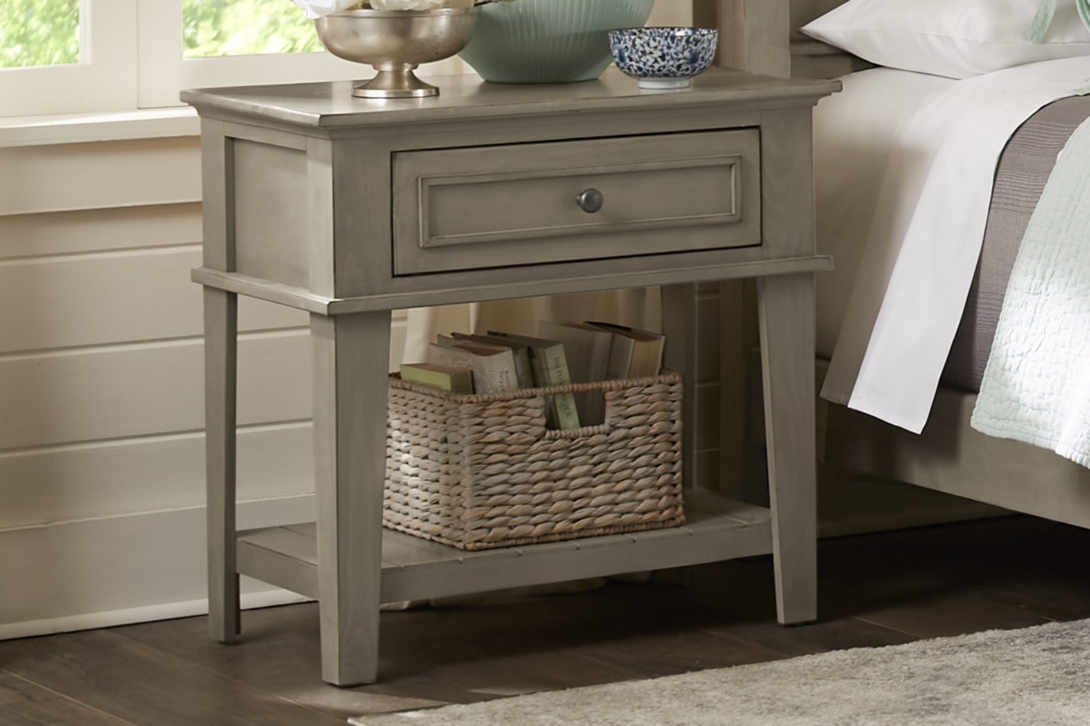 Darby Brook Light Gray 7 Pc Queen Bedroom - Thumbnail - Image 8