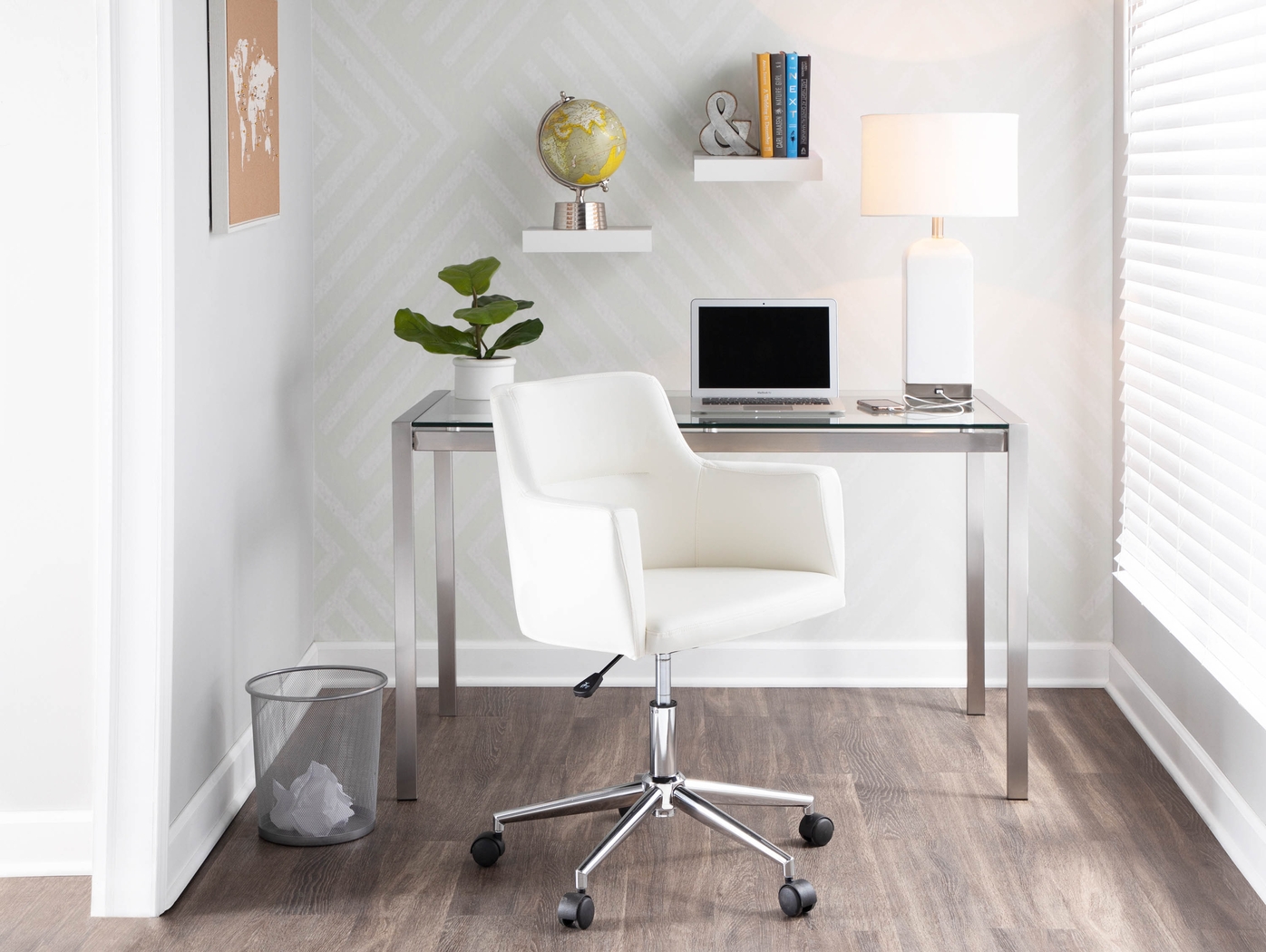 Darensburg White Lamp - Thumbnail - Image 12