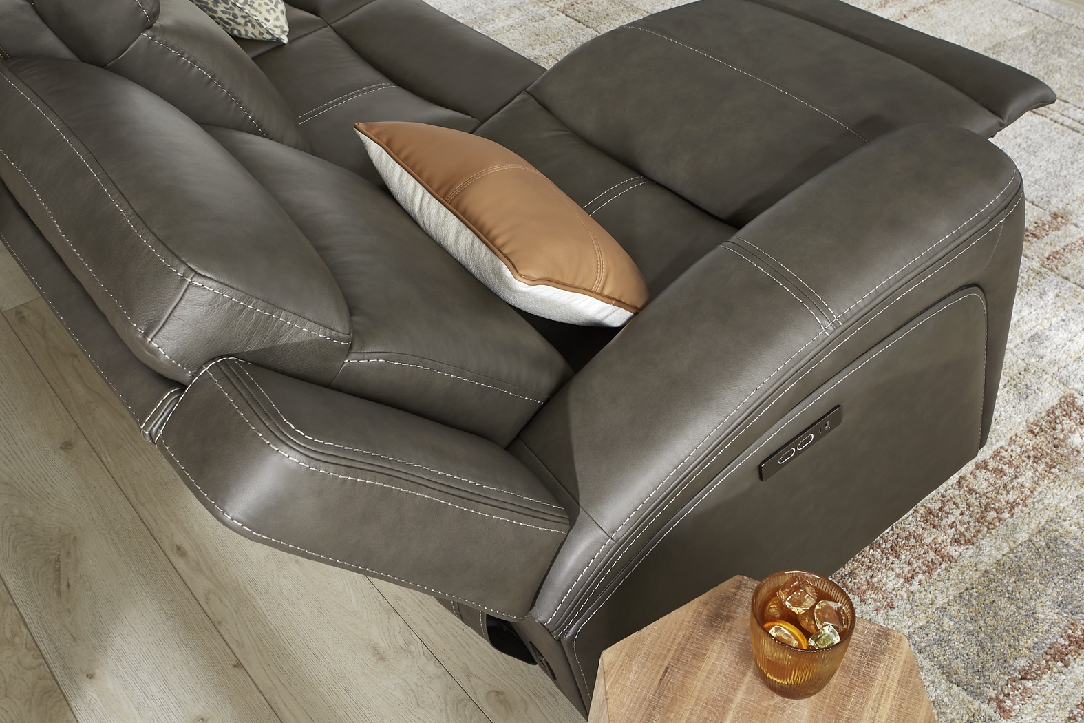 Davidson Dark Gray Leather 8 Pc Living Room with Dual Power Reclining Sofa - Thumbnail - Image 6