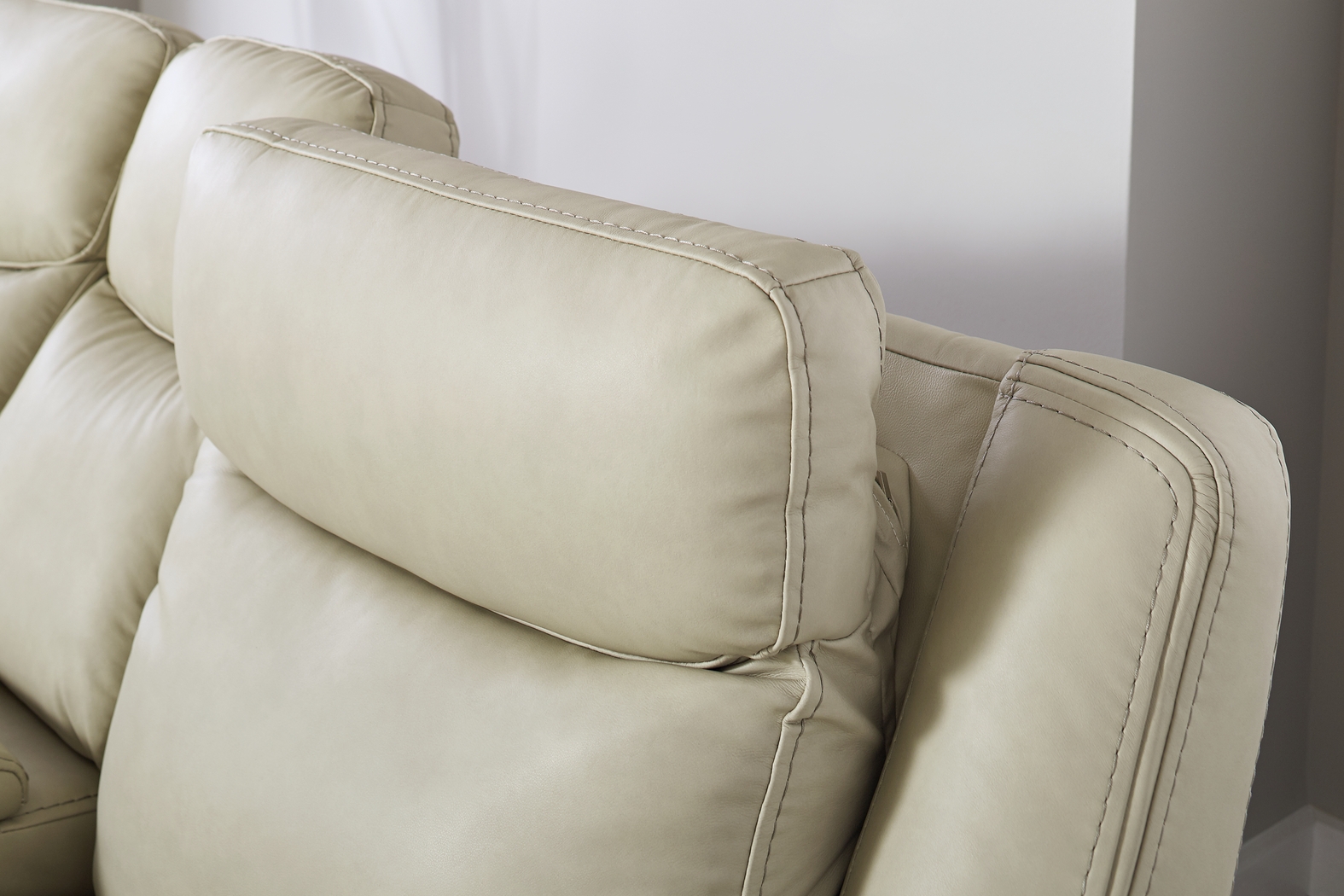 Davidson Platinum Leather 6 Pc Dual Power Reclining Living Room - Thumbnail - Image 16