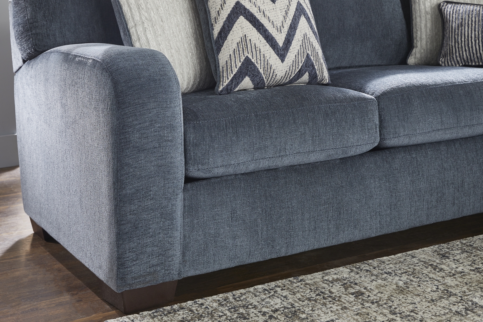 Davilla Blue 5 Pc Sectional Living Room - Thumbnail - Image 4