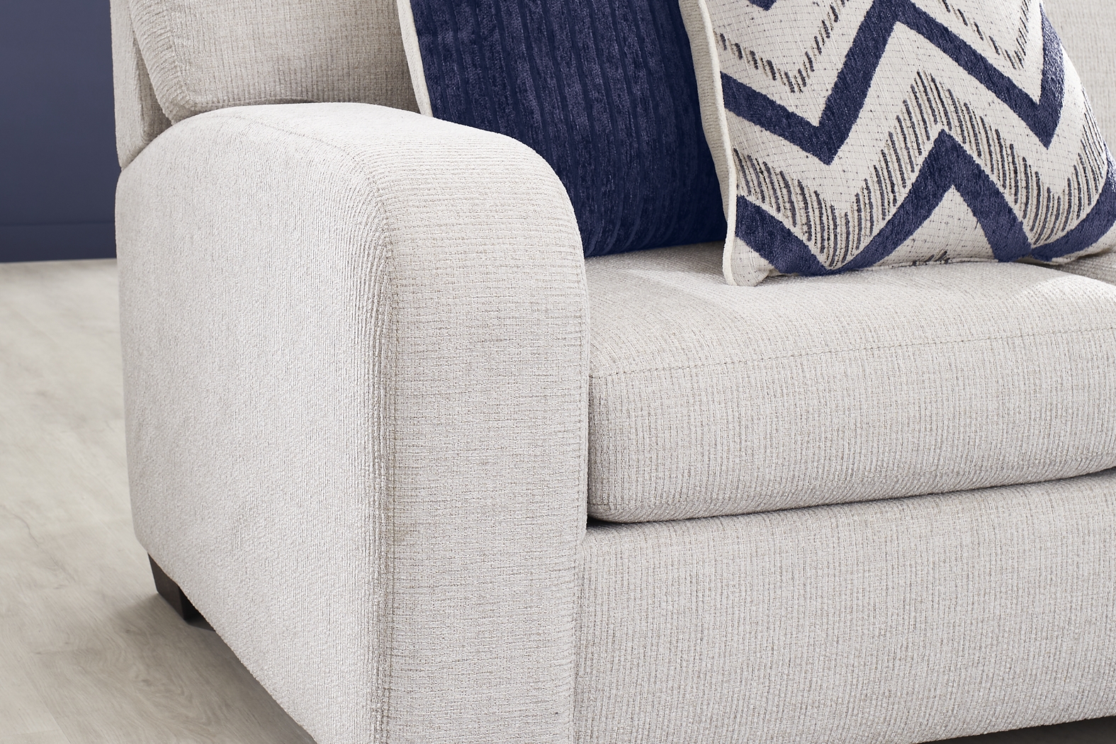 Davilla Platinum 3 Pc Sectional Living Room - Thumbnail - Image 4