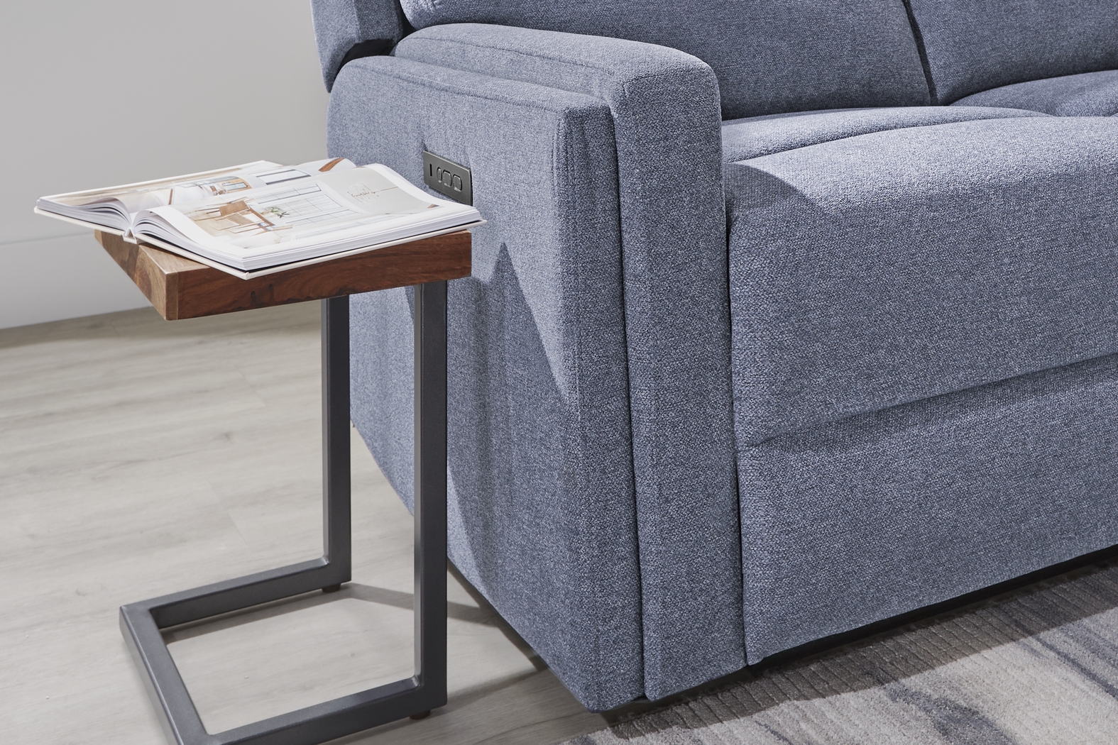 Davis Bay Blue 8 Pc Living Room with Dual Power Reclining Sofa - Thumbnail - Image 4