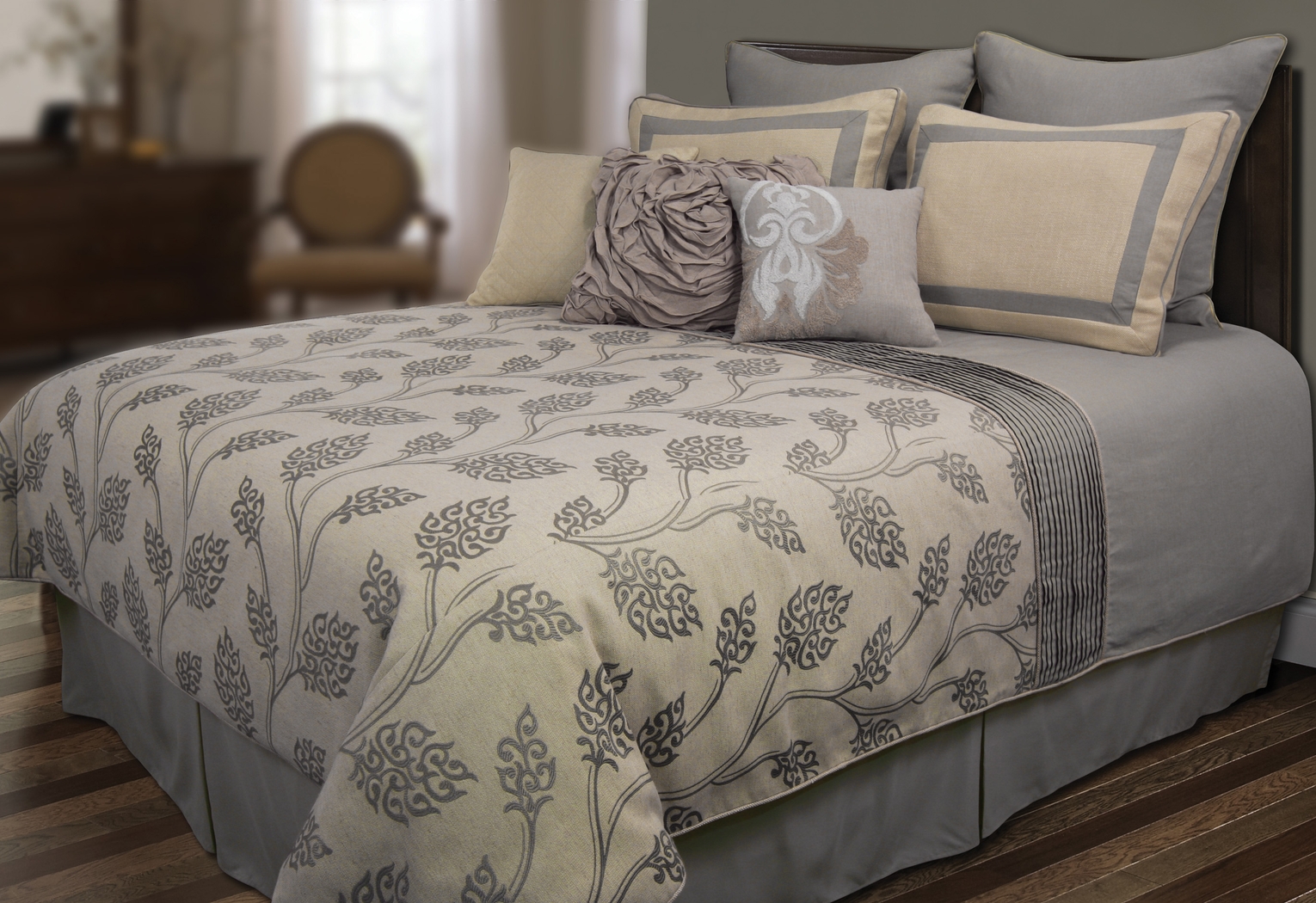 De La Ville 9 Pc Queen Comforter Set - Thumbnail - Image 1