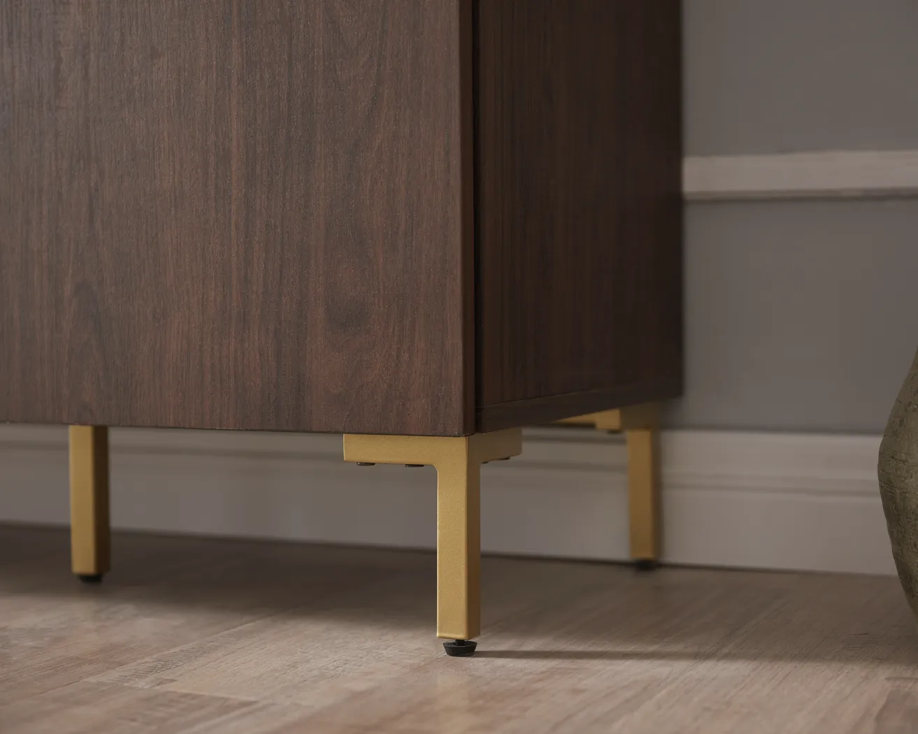 Debore Brown Server - Thumbnail - Image 5