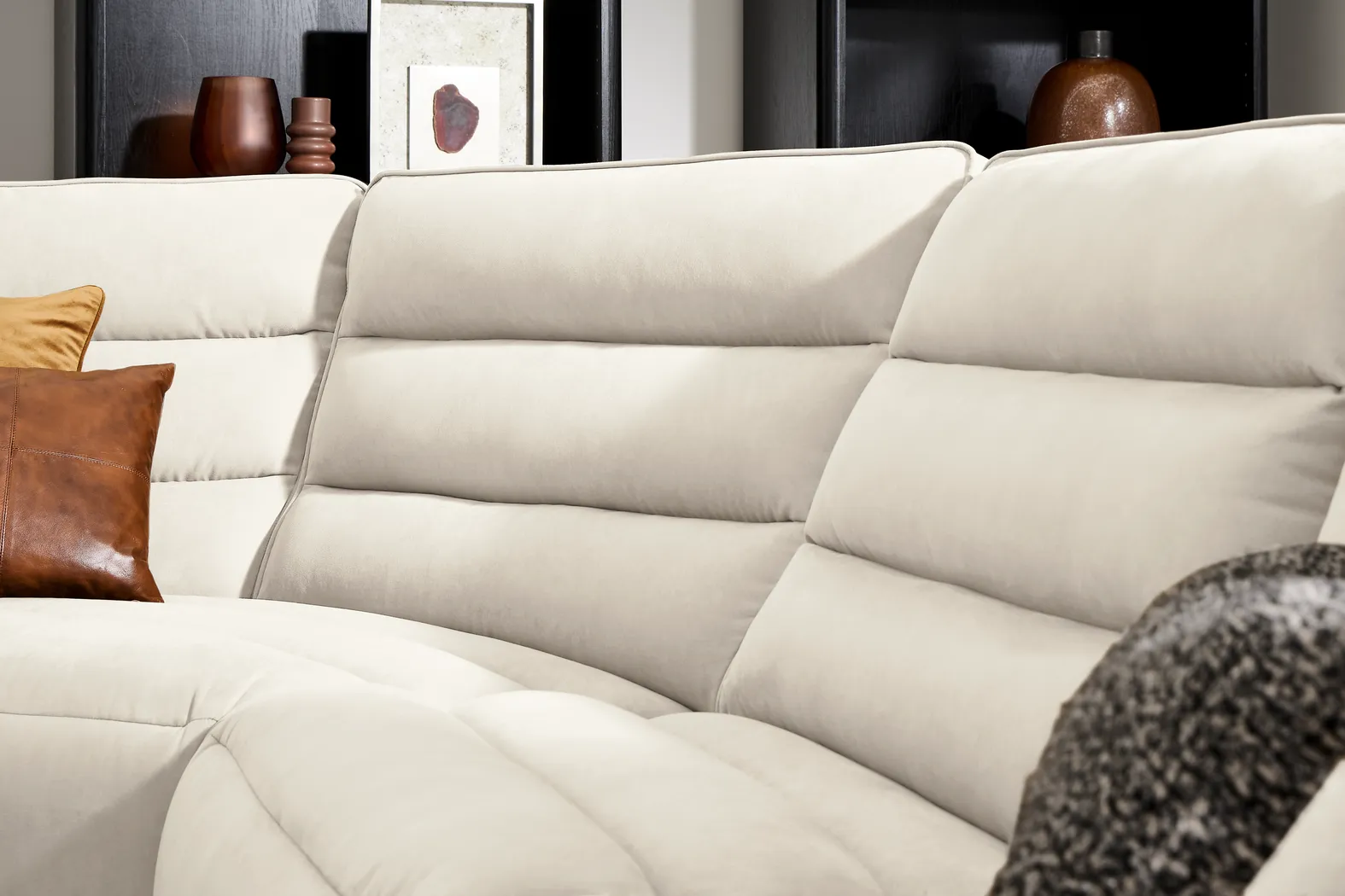 Del Mar Ivory 5 Pc Dual Power Sectional - Image 6
