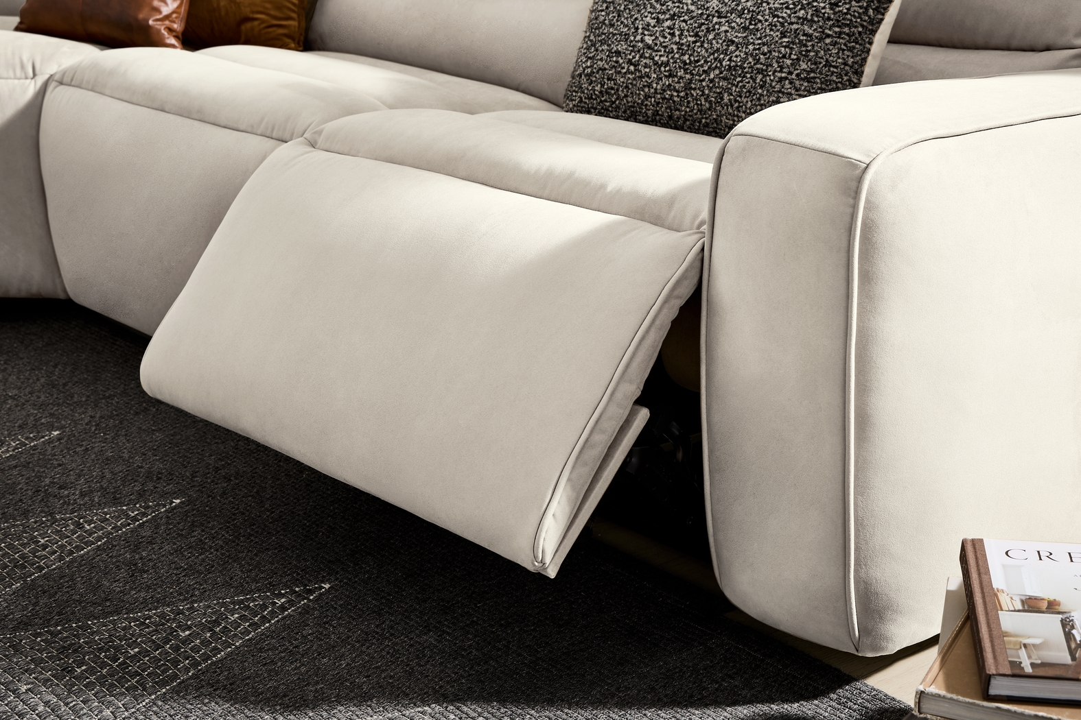 Del Mar Ivory 6 Pc Dual Power Sectional - Thumbnail - Image 4