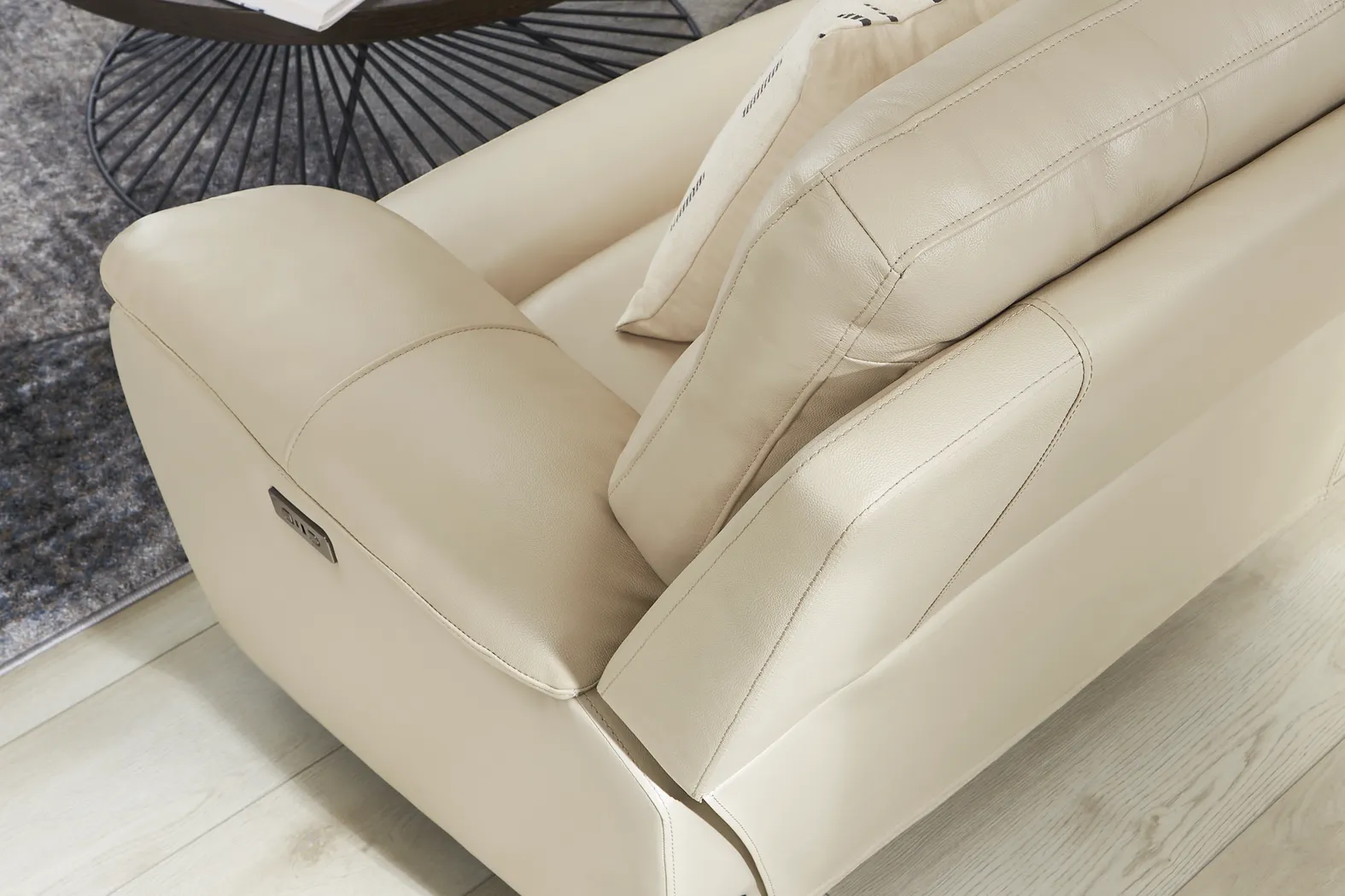 Delaney Point Beige Leather 6 Pc Power Reclining Sectional - Image 7