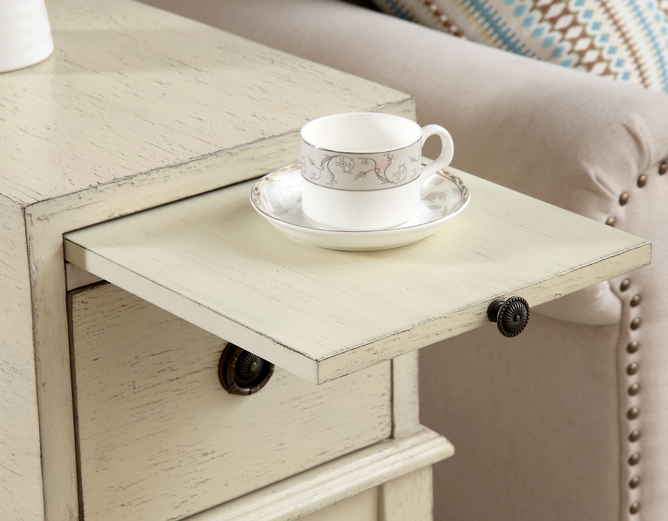 Delnera Ivory End Table - Thumbnail - Image 6