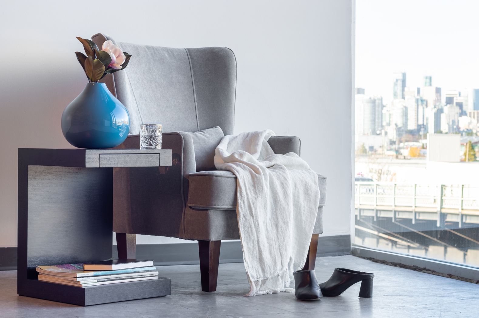 Delong Black Accent Table - Thumbnail - Image 7