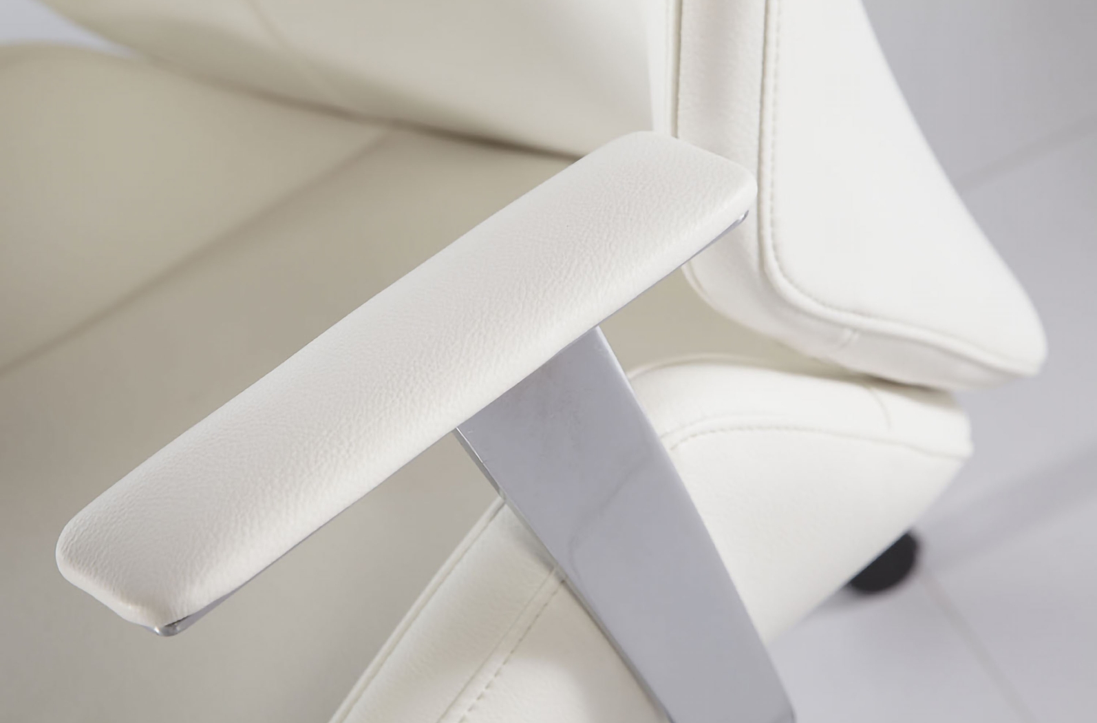 Demores White Low Office Chair - Thumbnail - Image 4