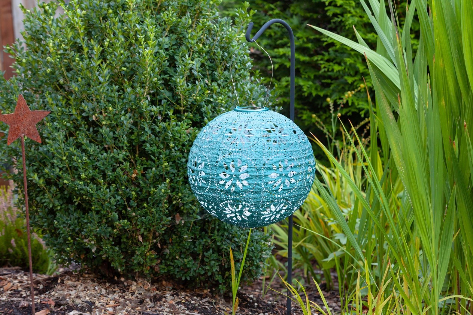 Denis Grove Outdoor Emerald Solar Lantern - Thumbnail - Image 2